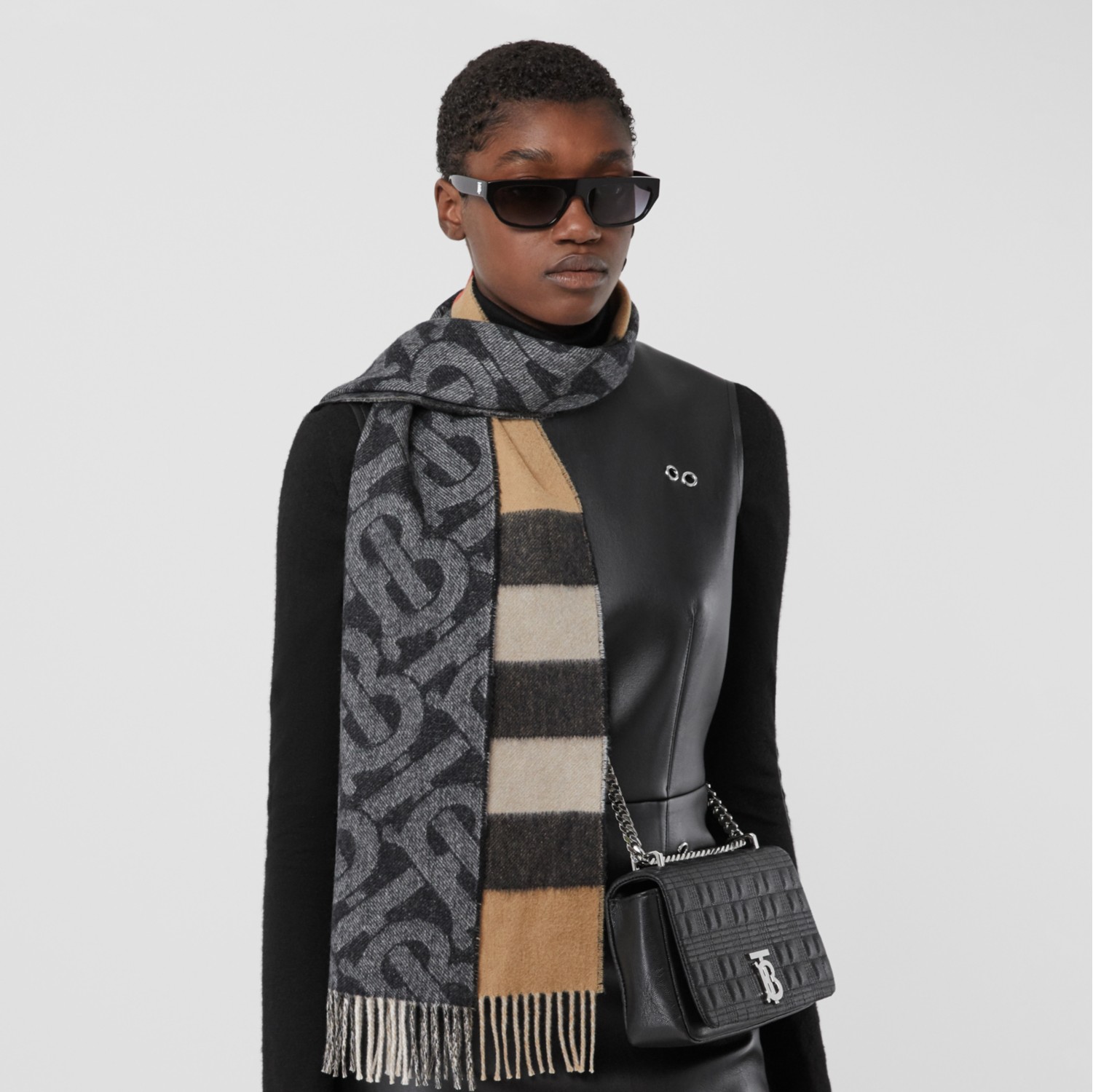 Check Cashmere Reversible Scarf in Black/white