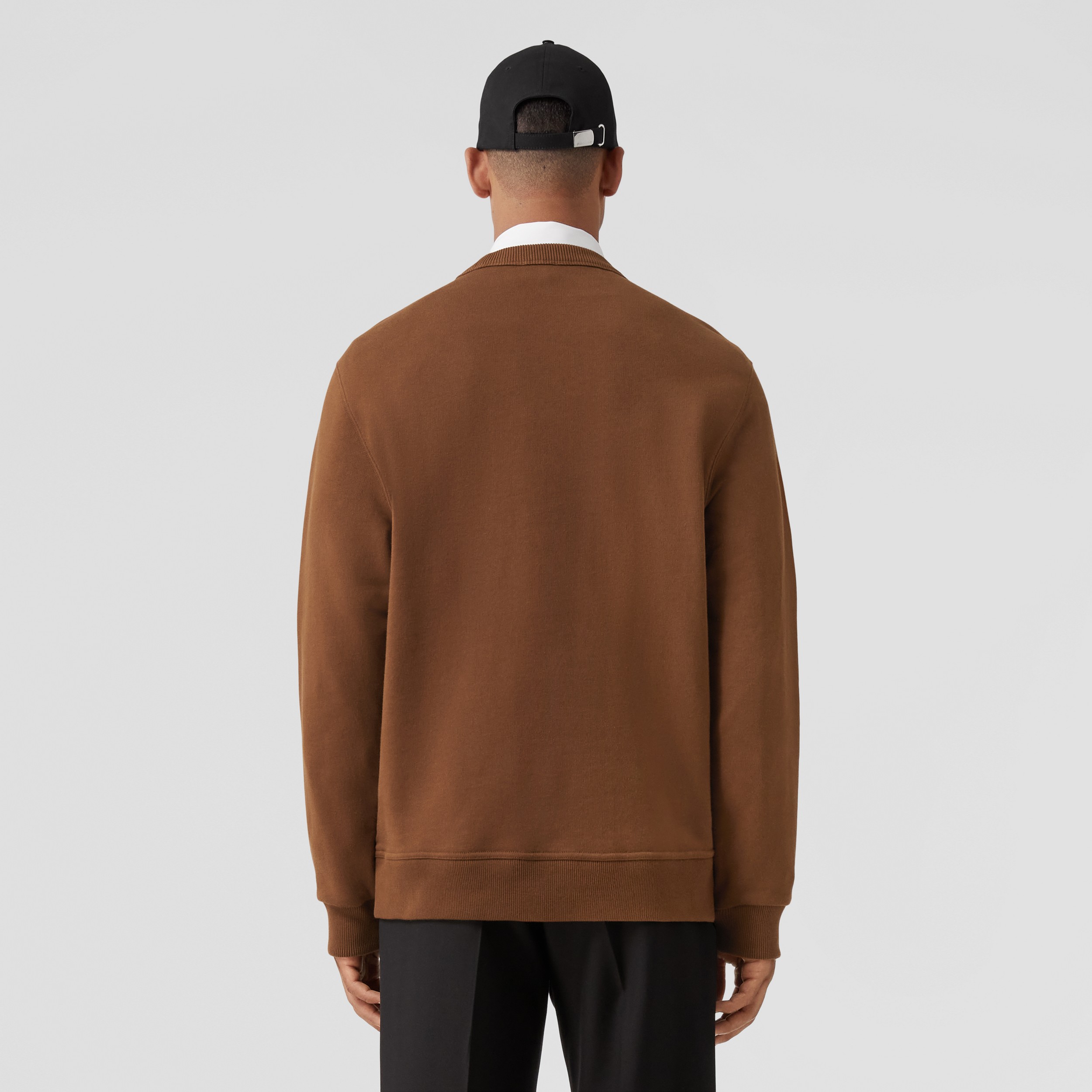 Suéter em algodão com emblema de folha de carvalho bordado (Marrom Bétula Escuro) - Homens | Burberry® oficial - 3