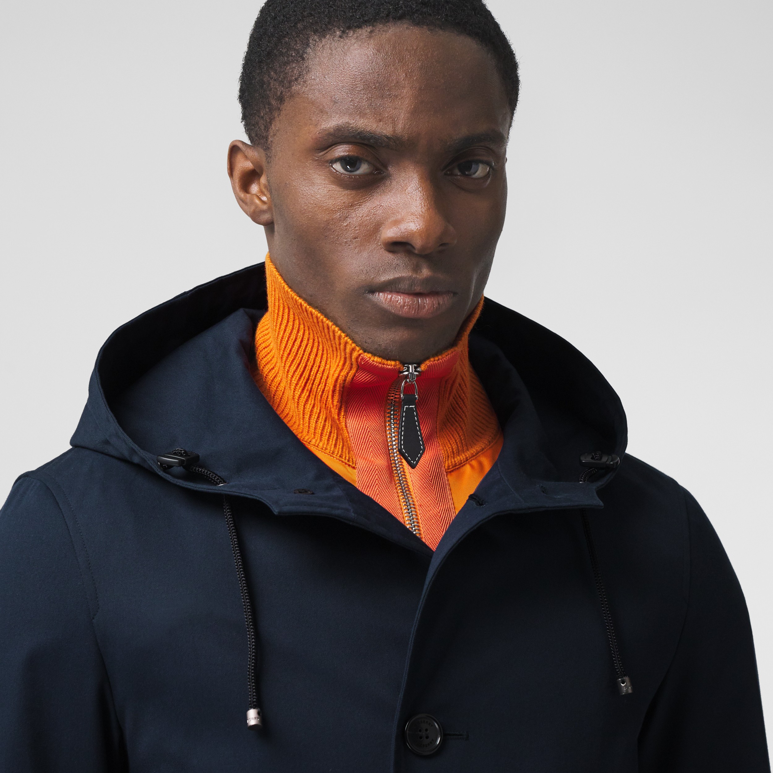 Manteau à capuche en gabardine de coton (Minuit) - Homme | Site officiel Burberry® - 2