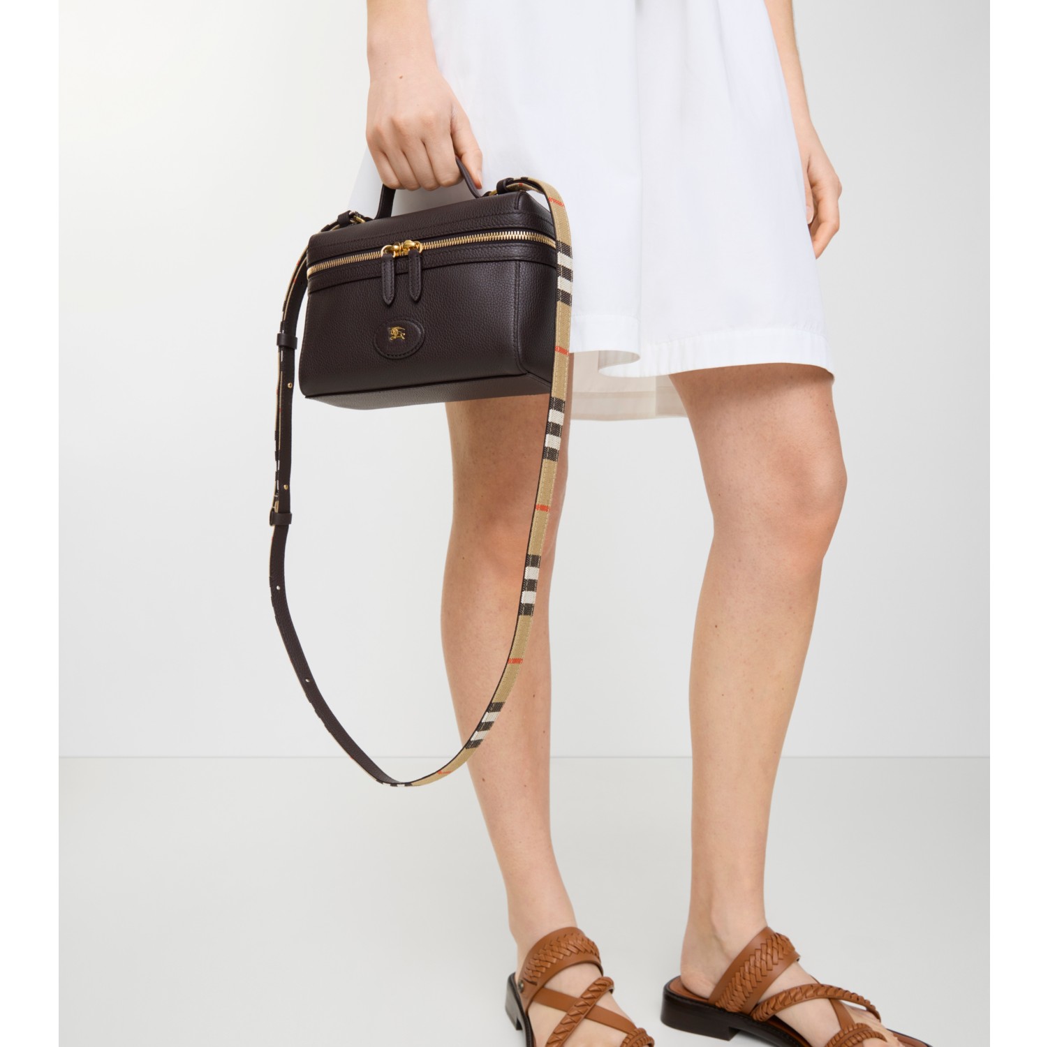 Bloomsbury Vanity Bag in Peat brown/sand beige - Women, Leather | Burberry® Official