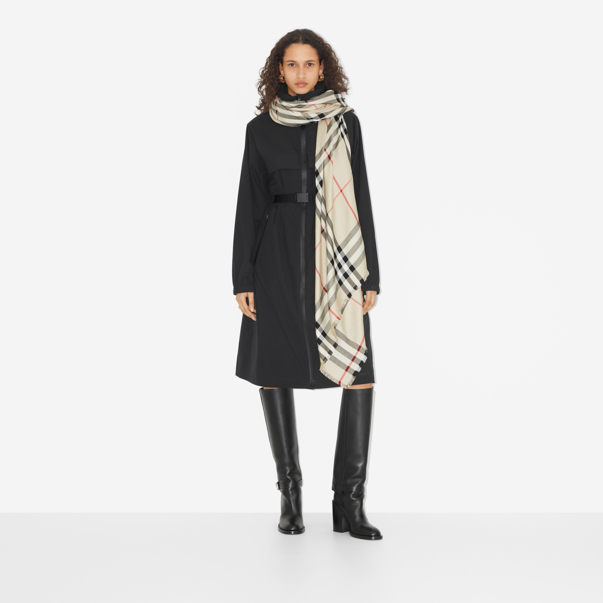 Check Silk Cashmere Scarf in Archive Beige | Burberry® Official - 4