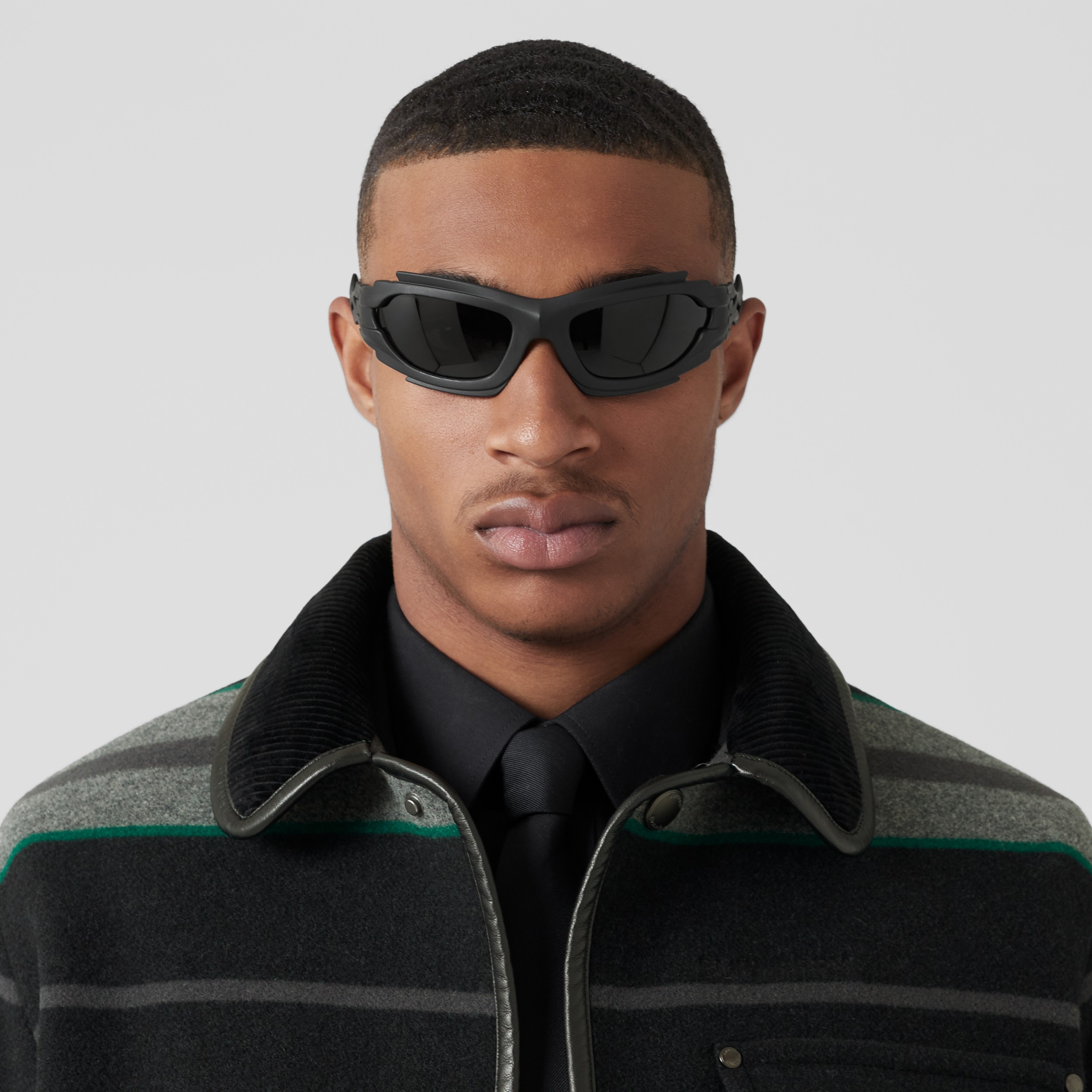 Jaqueta militar de lã com listras e logotipo bordado (Cinza Trovão Escuro) - Homens | Burberry® oficial - 2