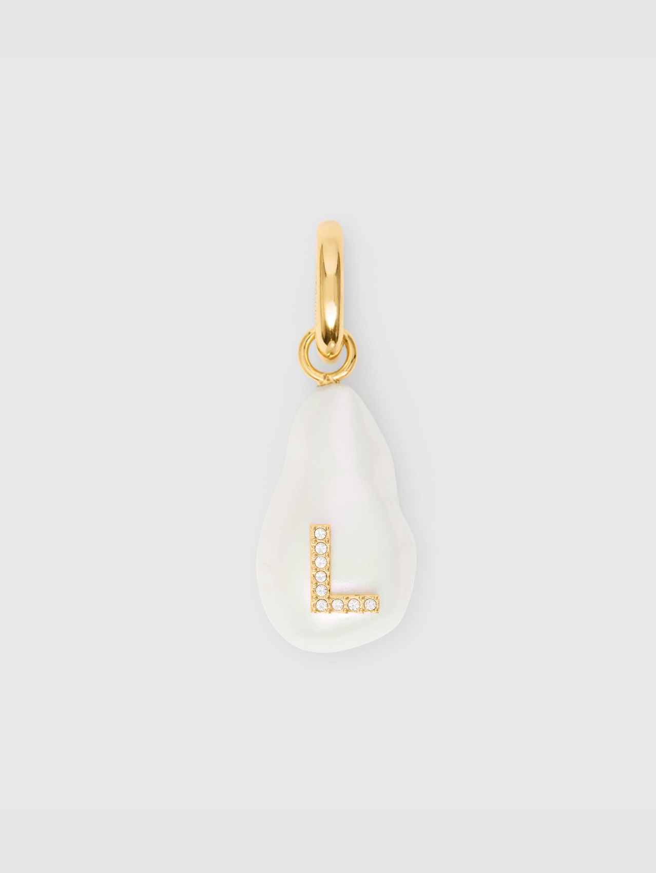 ‘L’ Crystal and Resin Pearl Letter Charm – Online Exclusive in Light Gold/mother-of-pearl