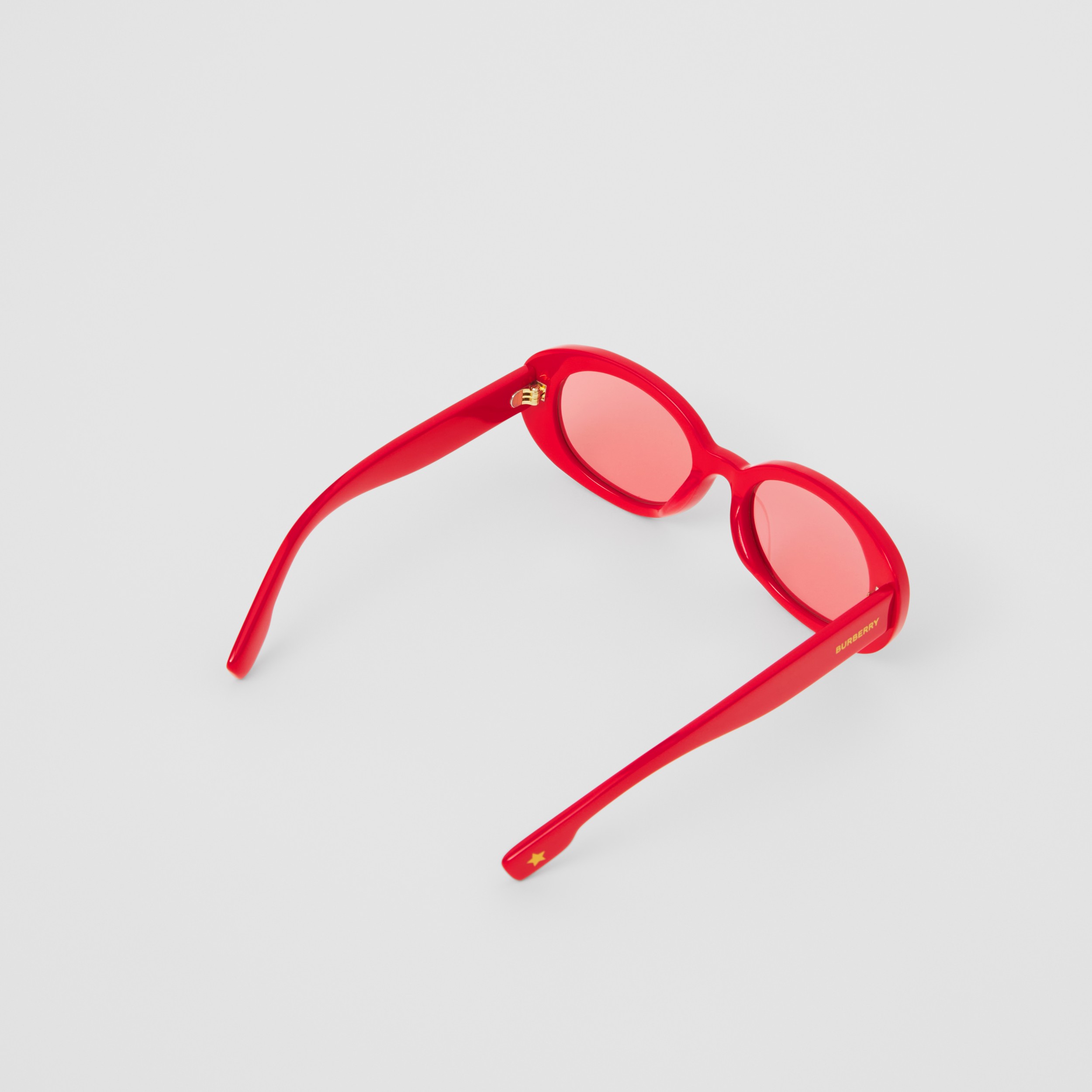 red burberry sunglasses