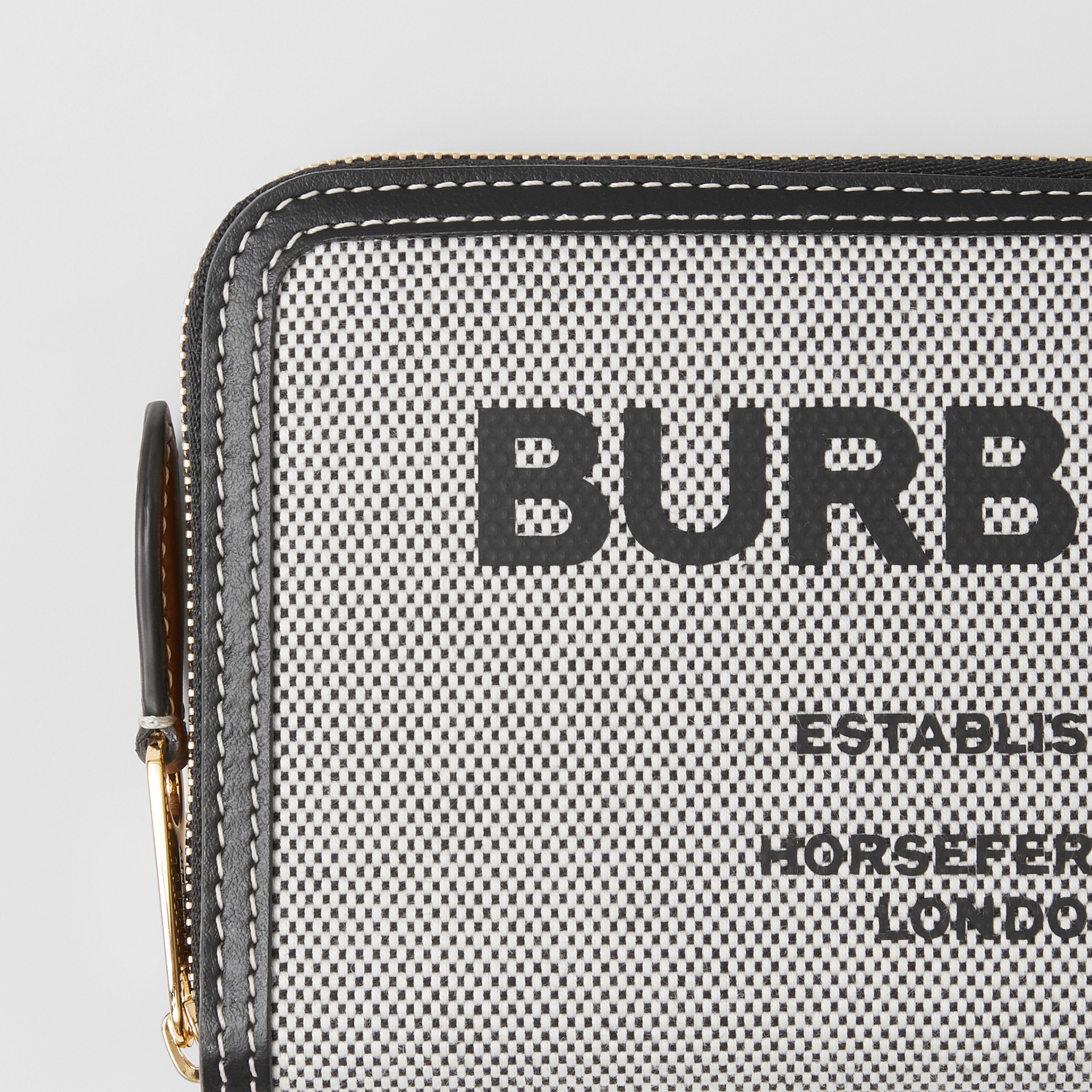 Brieftasche aus Canvas und Leder mit Horseferry-Aufdruck und Reißverschluss (Schwarz/hellbraun) - Damen | Burberry® - 2