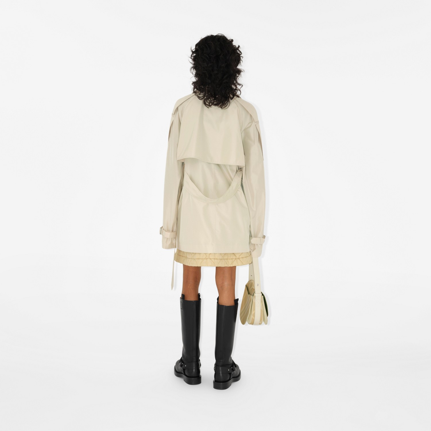 Trench coat de seda curto