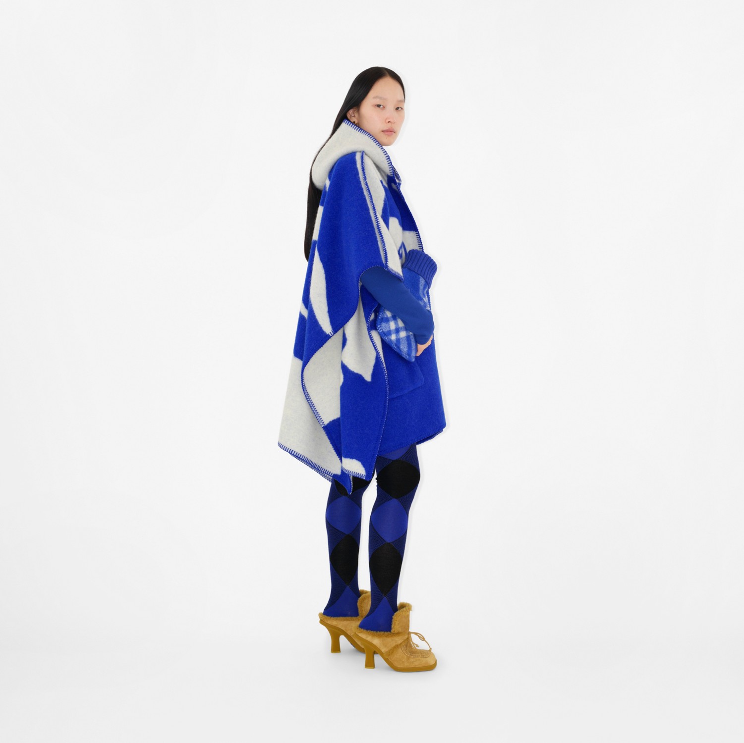 EKD ウール ブランケットケープ (ナイト) | Burberry®公式サイト EKD ウール ブランケットケープ (ナイト) | Burberry®公式サイト