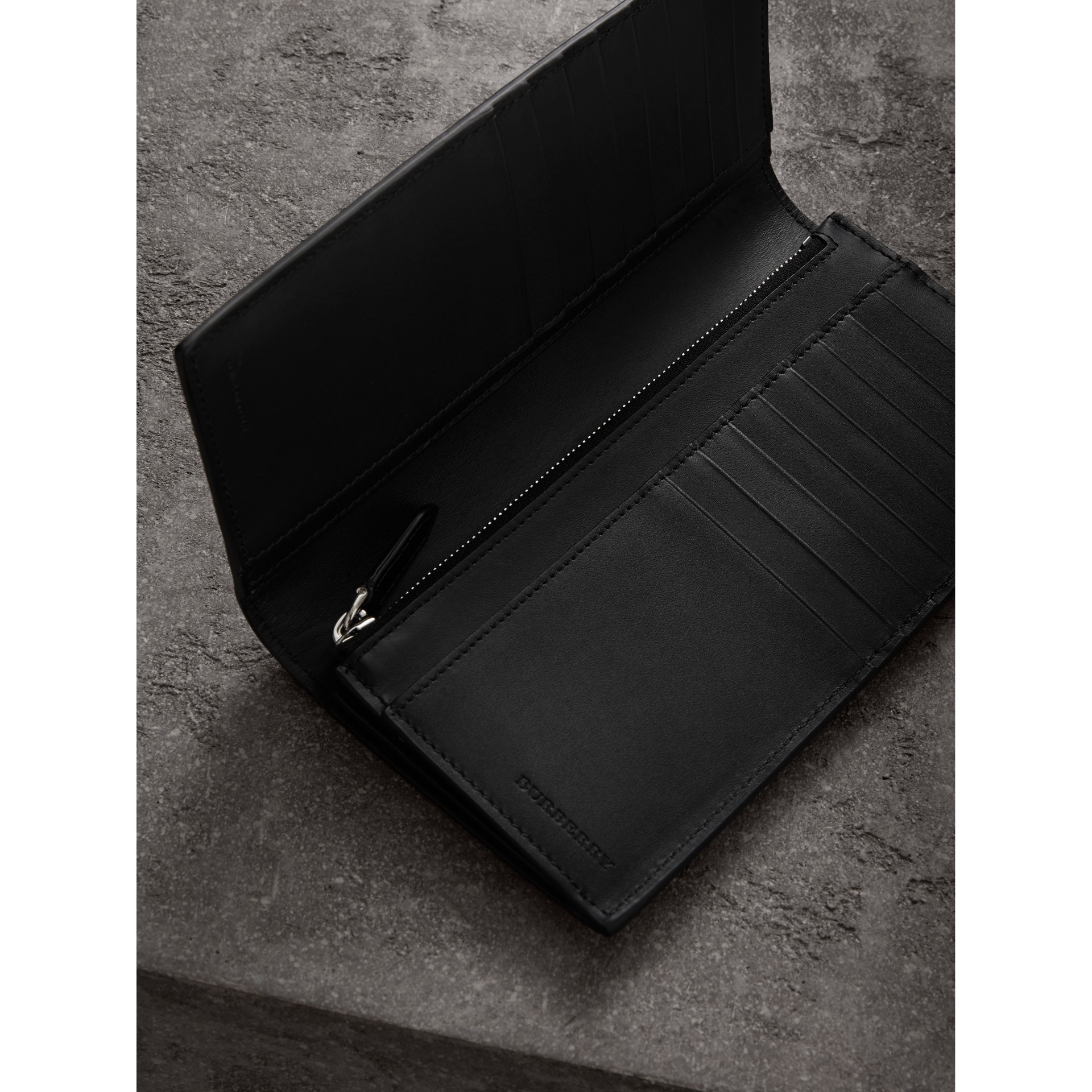 London Leather Continental Wallet in Black Burberry United States