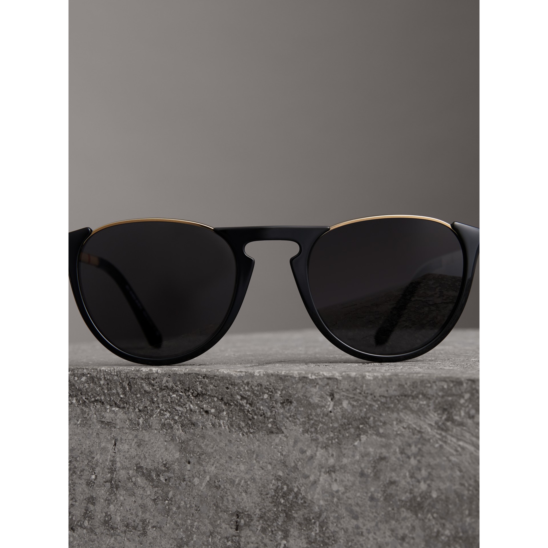 burberry keyhole round frame sunglasses