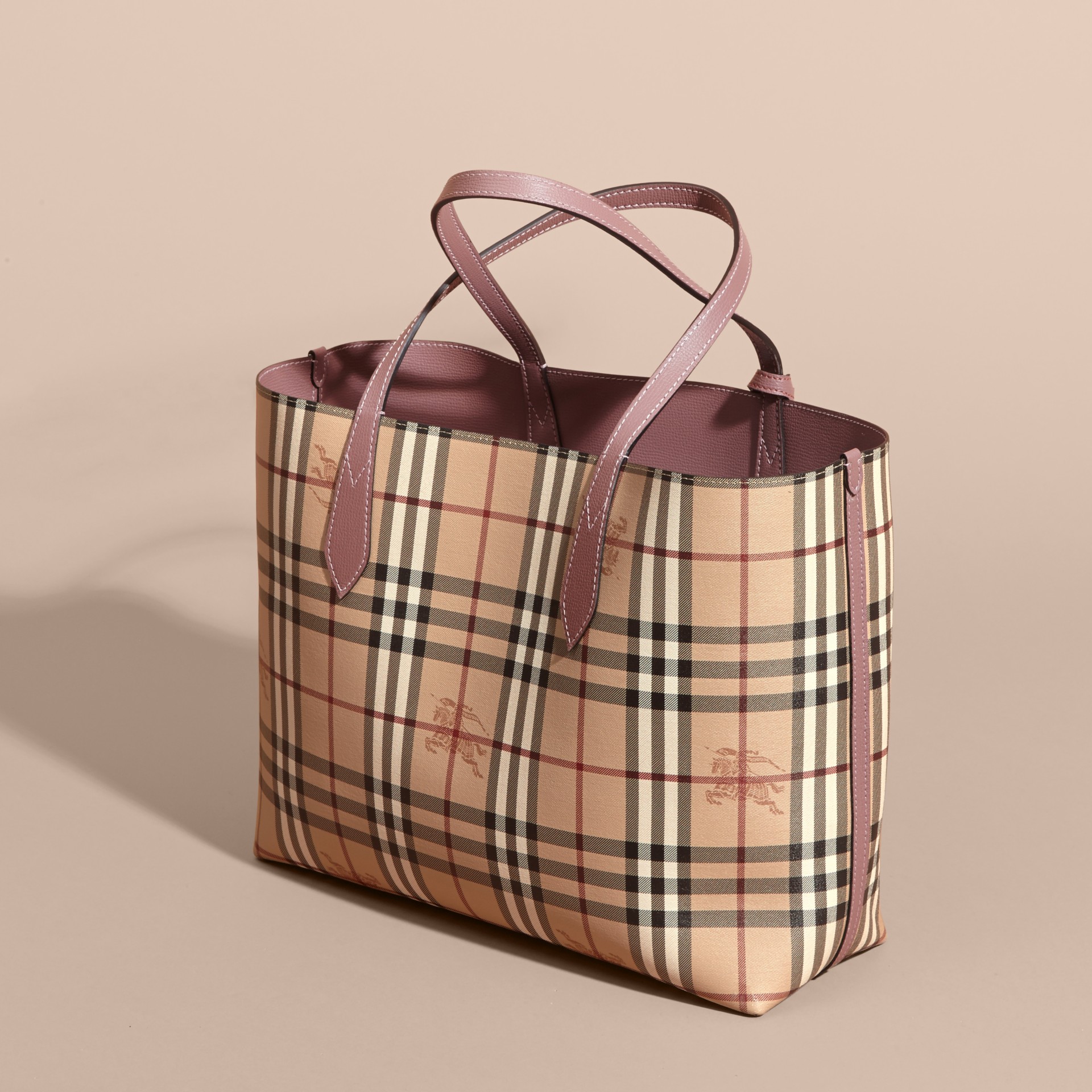 The Medium Reversible Tote in Haymarket Check and Leather in Light Elderberry - Women | Burberry 