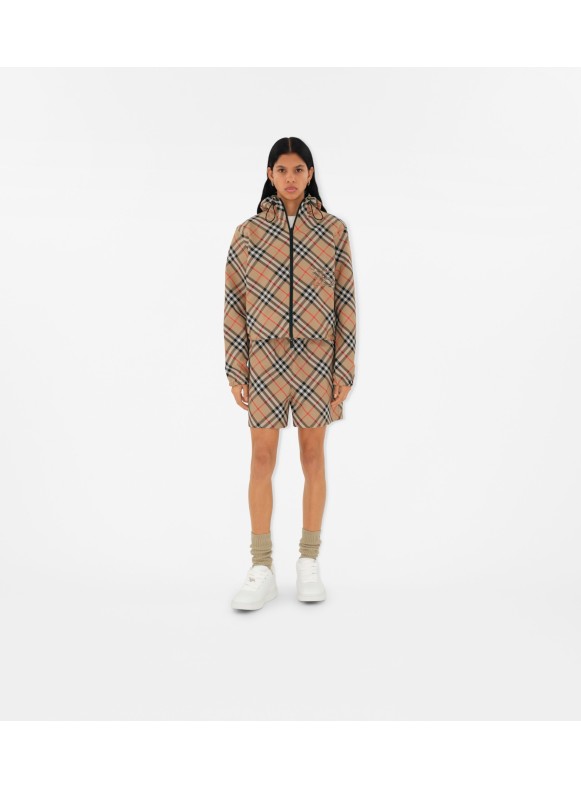 Burberry Classics: Explore Iconic Styles | Burberry®️ Official
