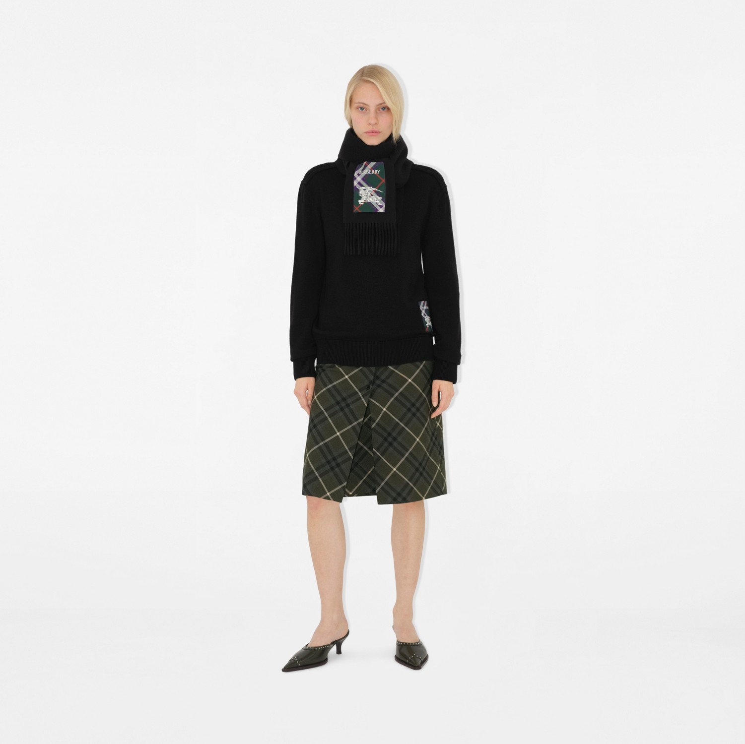 チェックラベル カシミアスカーフ (ブラック) | Burberry®公式サイト チェックラベル カシミアスカーフ (ブラック) | Burberry®公式サイト