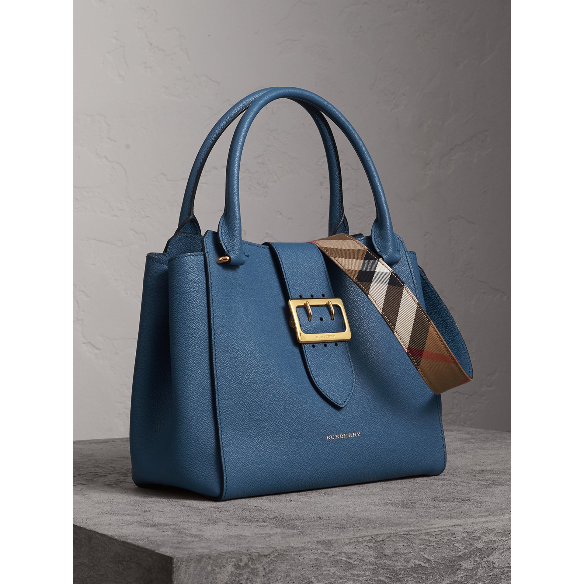 burberry medium leather tote