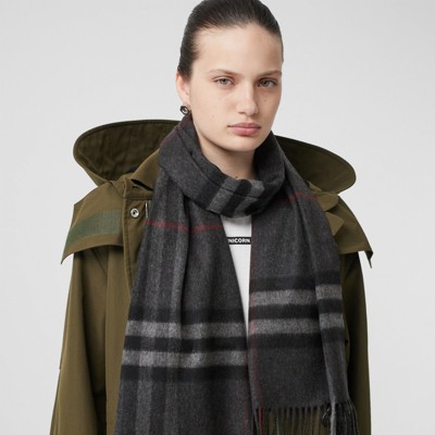 The Classic Check Cashmere Scarf in 
