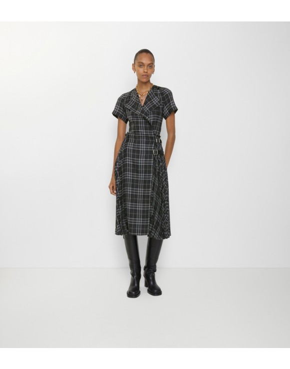 BURBERRY素敵なHiグレードNoスリーブ1Pドレス　¥15999→現 BURBERRY素敵なHiグレードNoスリーブ1Pドレス ¥15999→現 - メルカリ