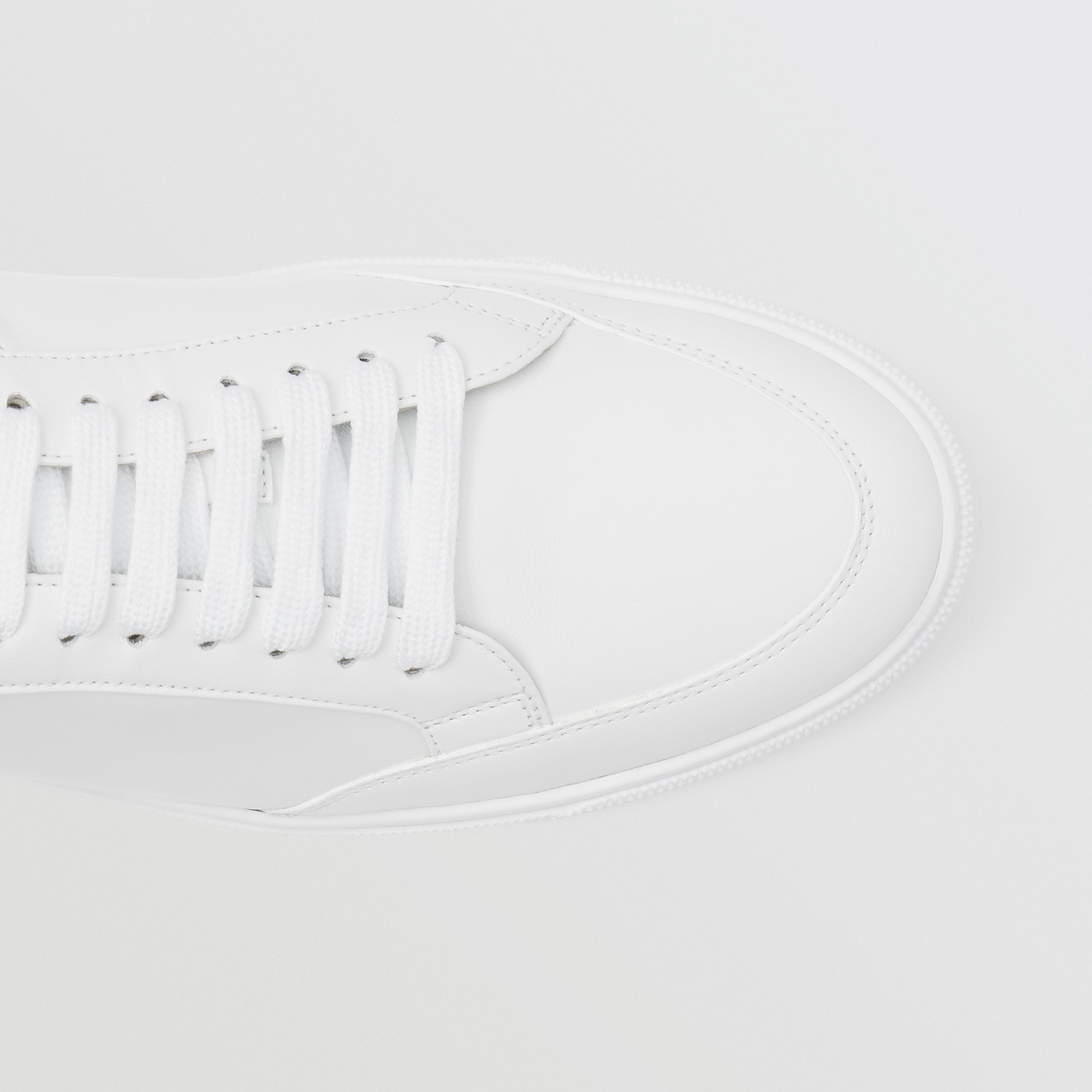 Sneakers en cuir avec logo (Blanc) - Femme | Site officiel Burberry® - 2