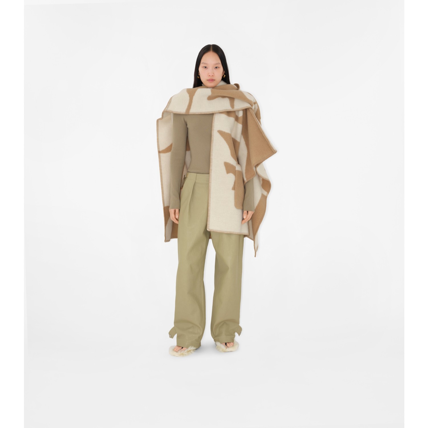 EKD Wool Blanket Cape in Archive beige Burberry® Official