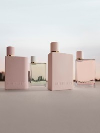 Quatro frascos de Burberry Her Eau de Parfum