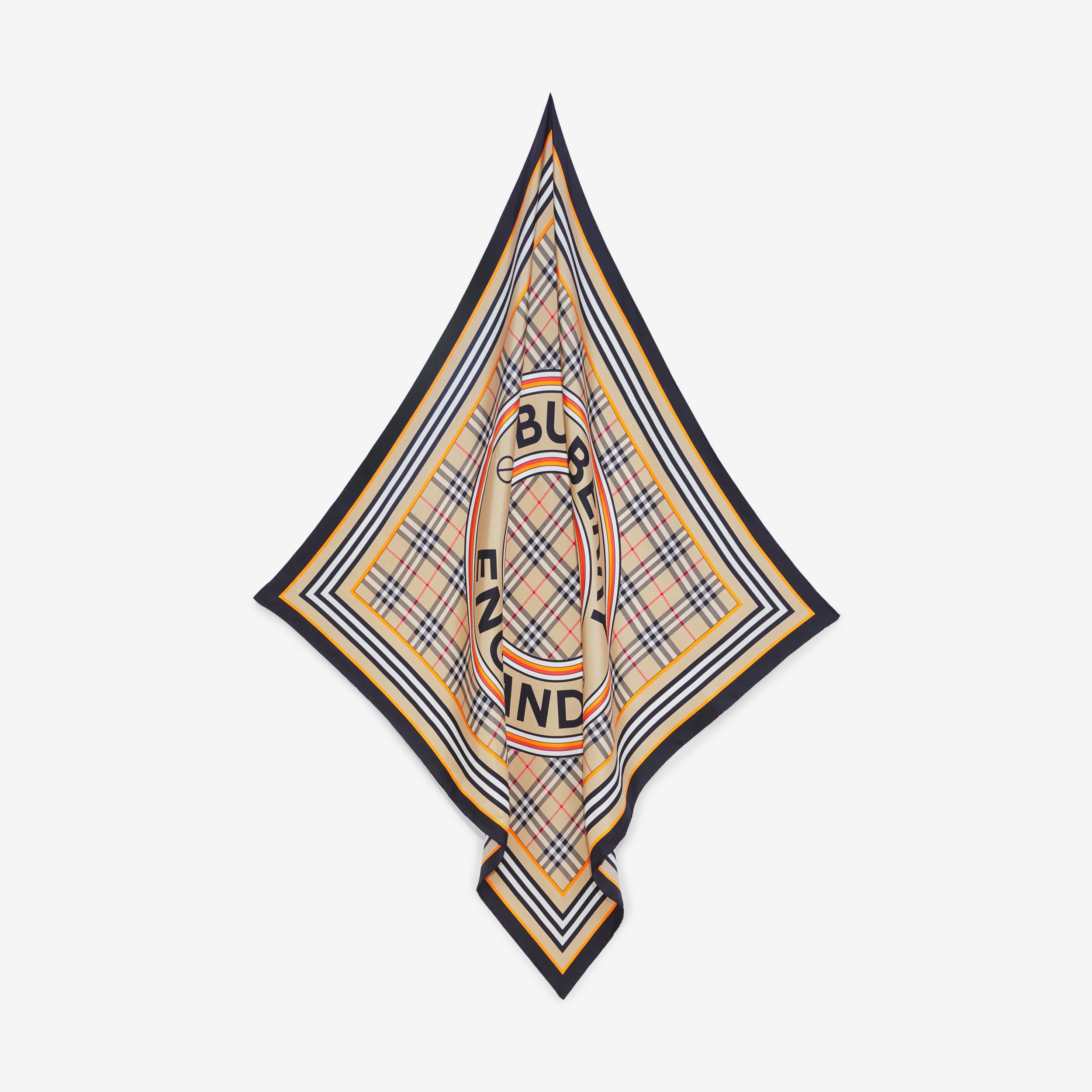 Lenço de seda com estampa de montagem (Bege Clássico) | Burberry® oficial - 3