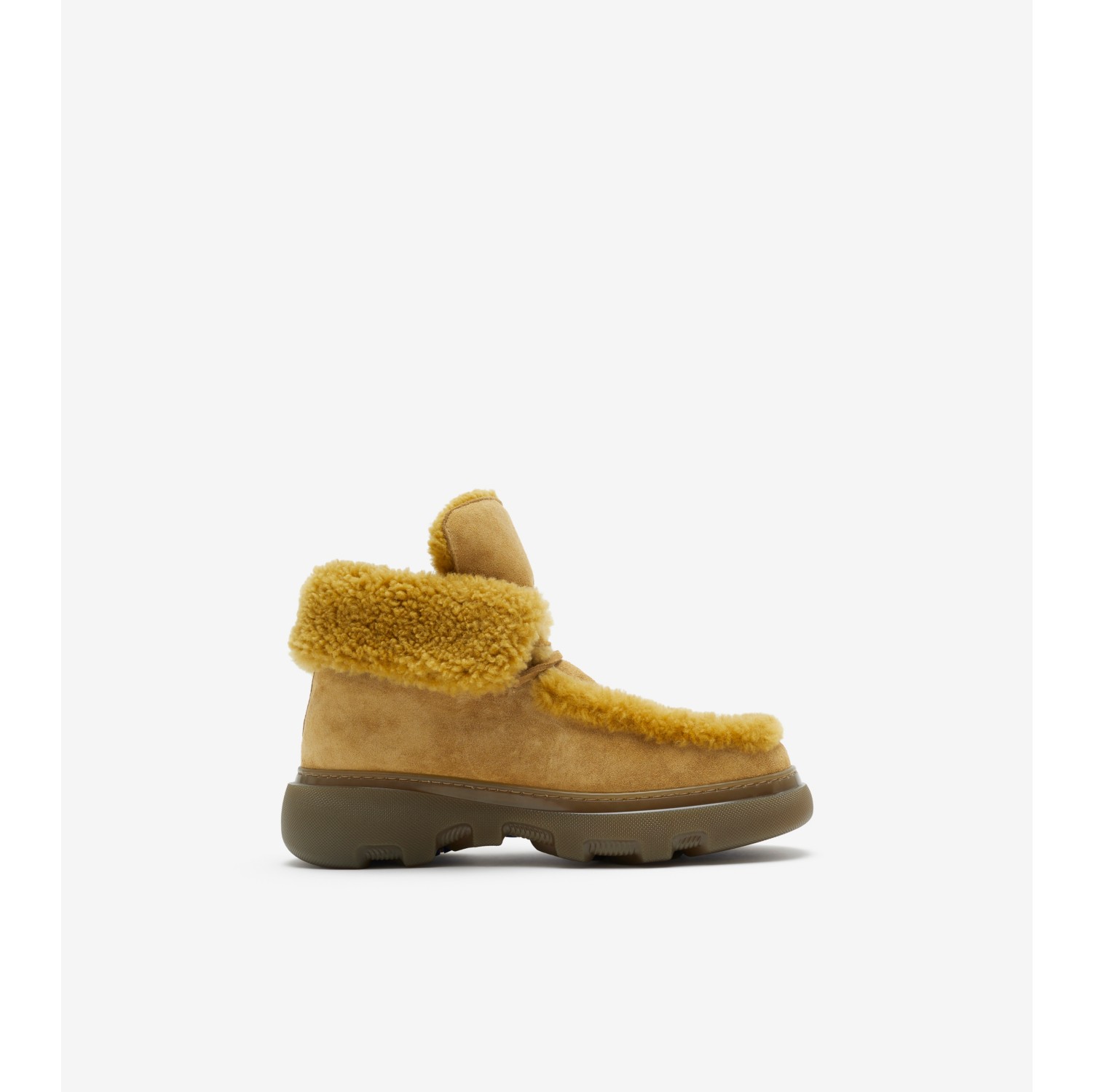 Burberry ugg store boots