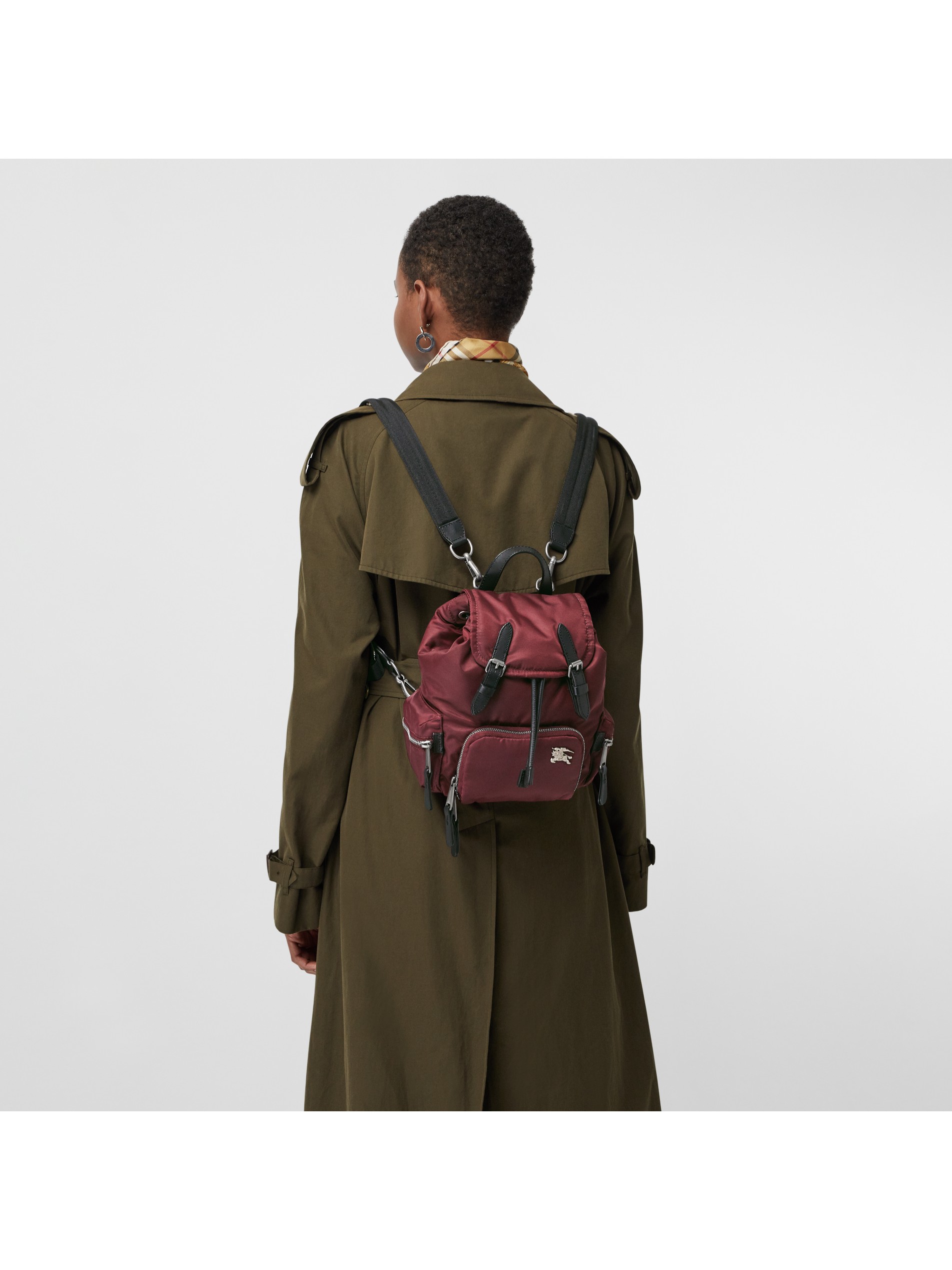 the rucksack - 小号羽绒尼龙斜背式军旅背包