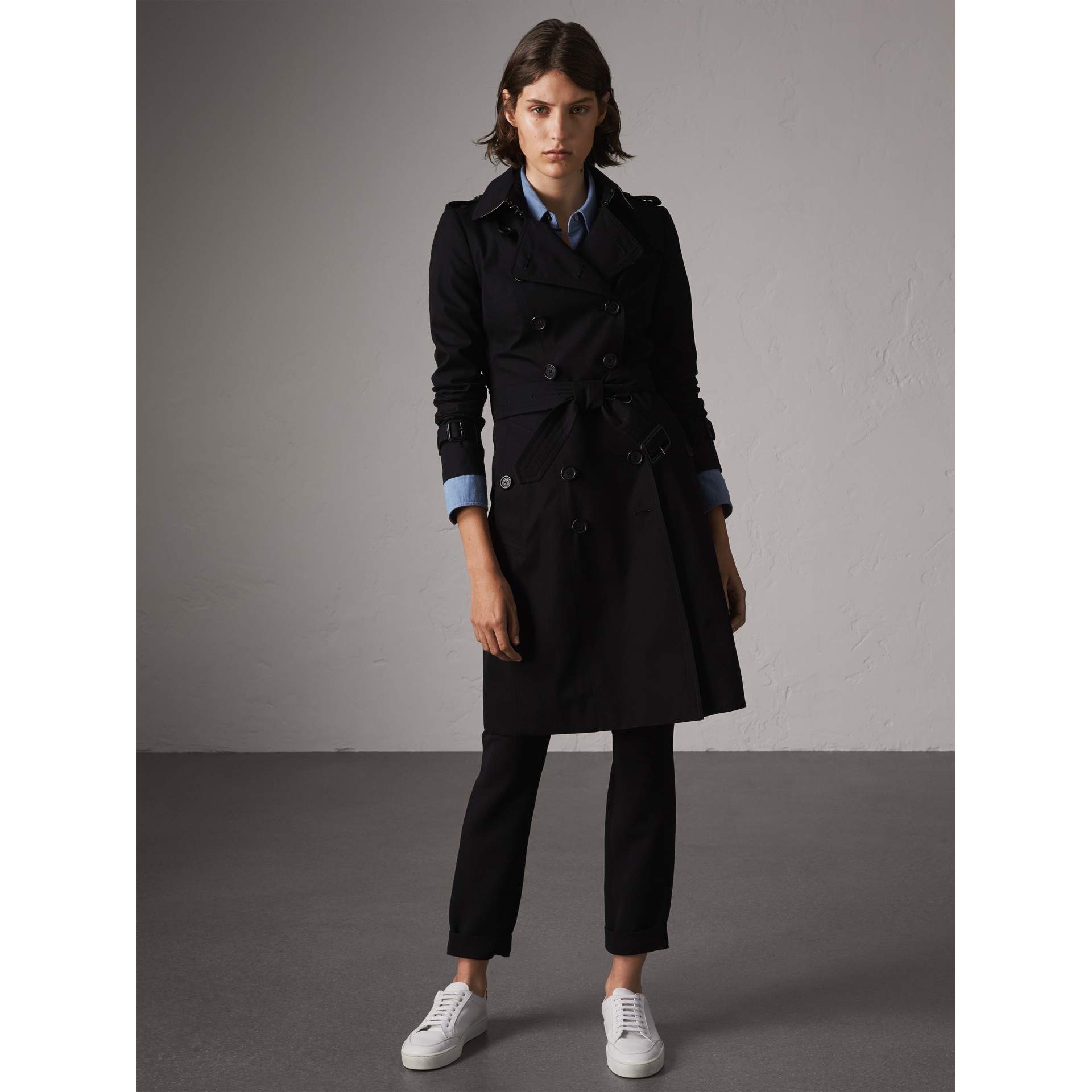 The Chelsea – Long Trench Coat in Black - Women | Burberry United States