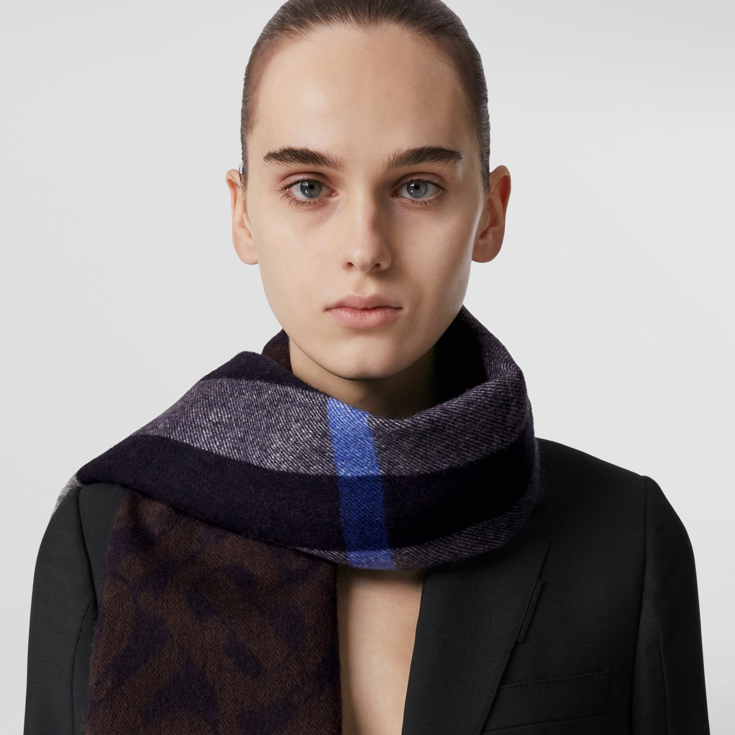 Reversible Check and Monogram Cashmere Scarf in Dark Charcoal Blue |  Burberry® Official