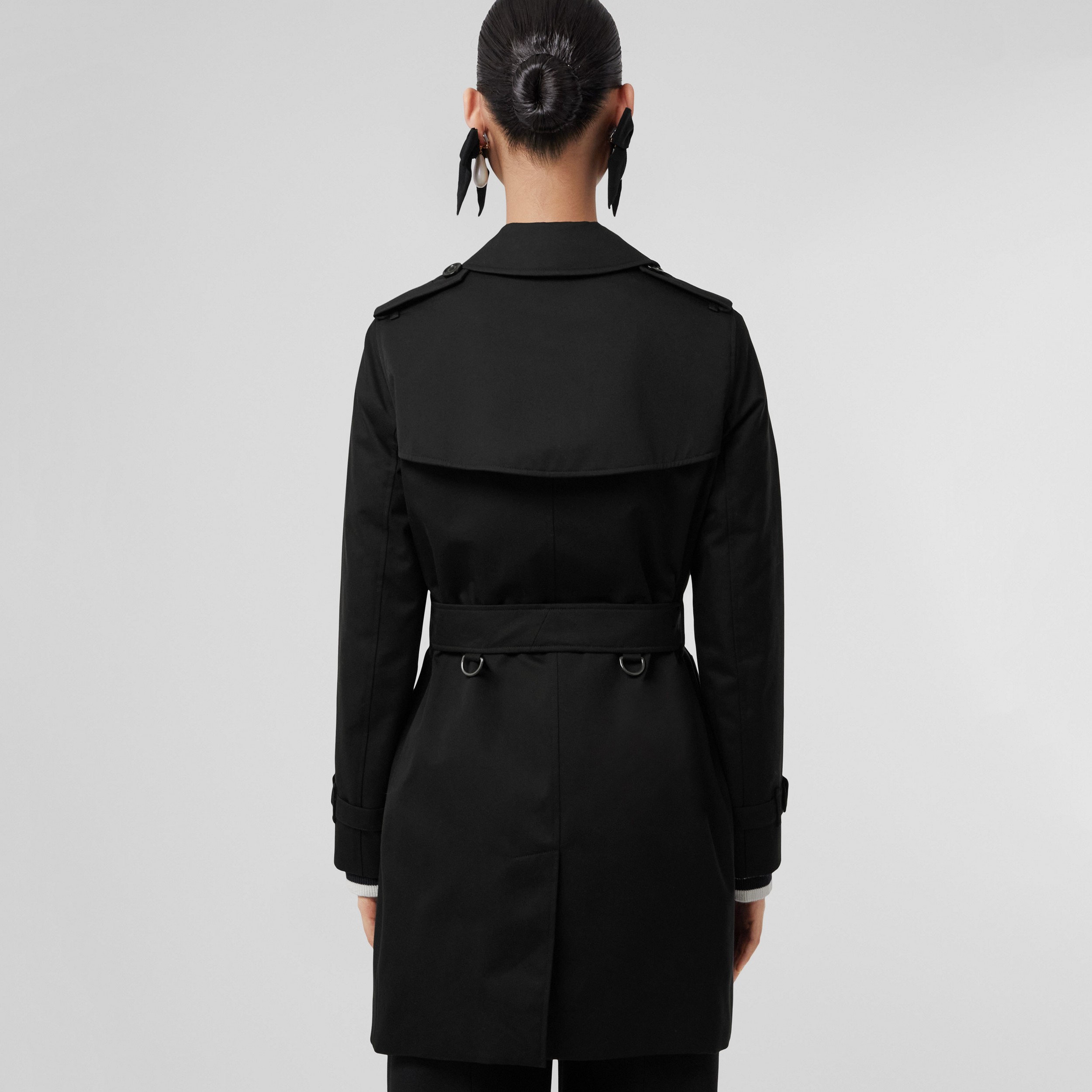 The Short Kensington Heritage Trench Coat in Black - Women | Burberry® Official - 3