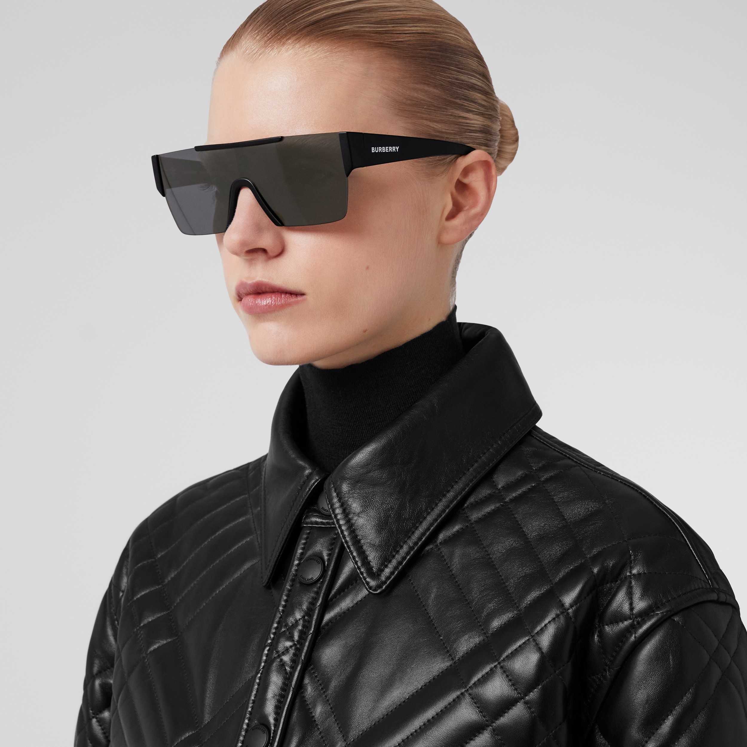 Logo Lens D-frame Sunglasses in Black | Burberry® Official - 1