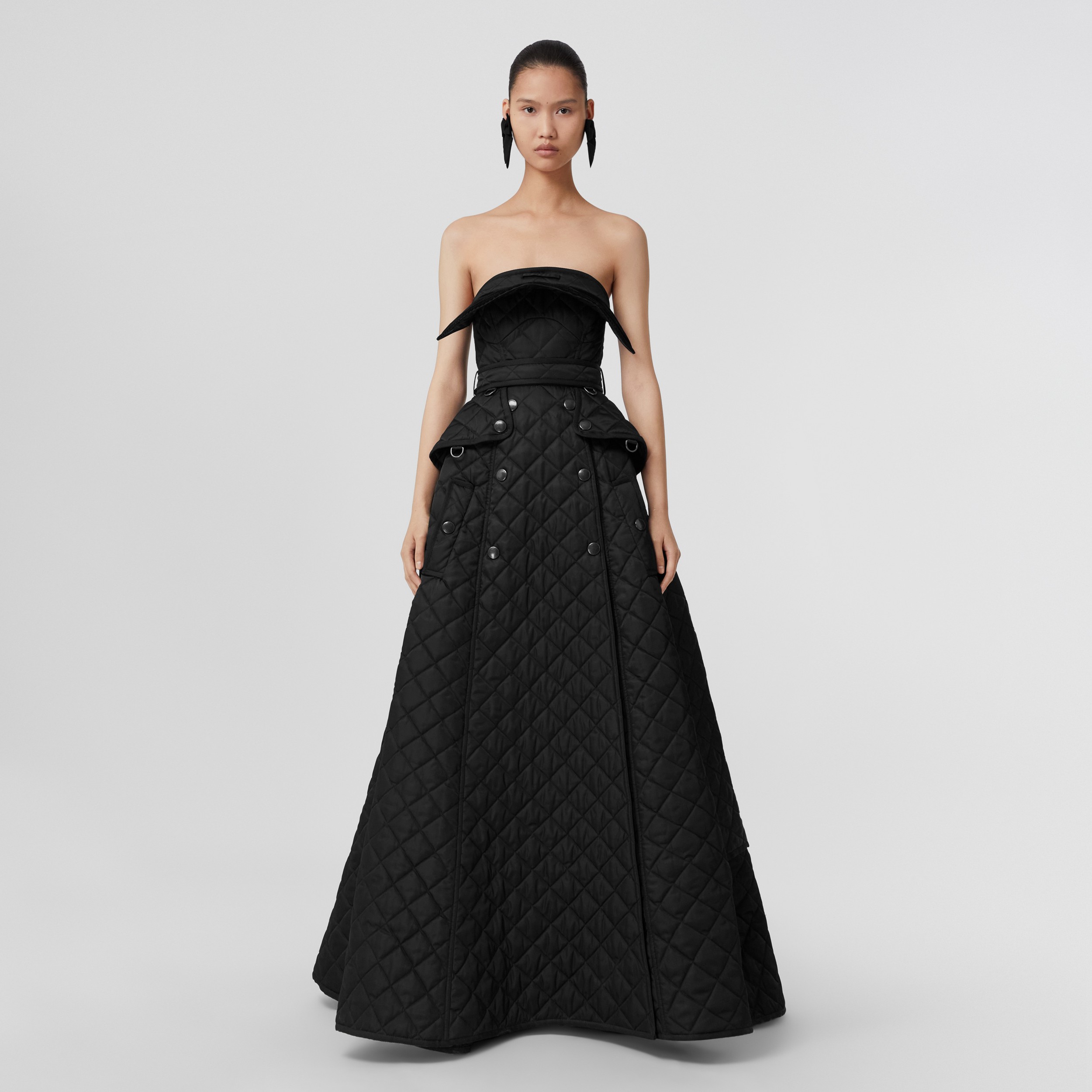 Vestido de gala estilo trench coat acolchado a rombos con cinturón (Negro) - Mujer | Burberry® oficial - 1