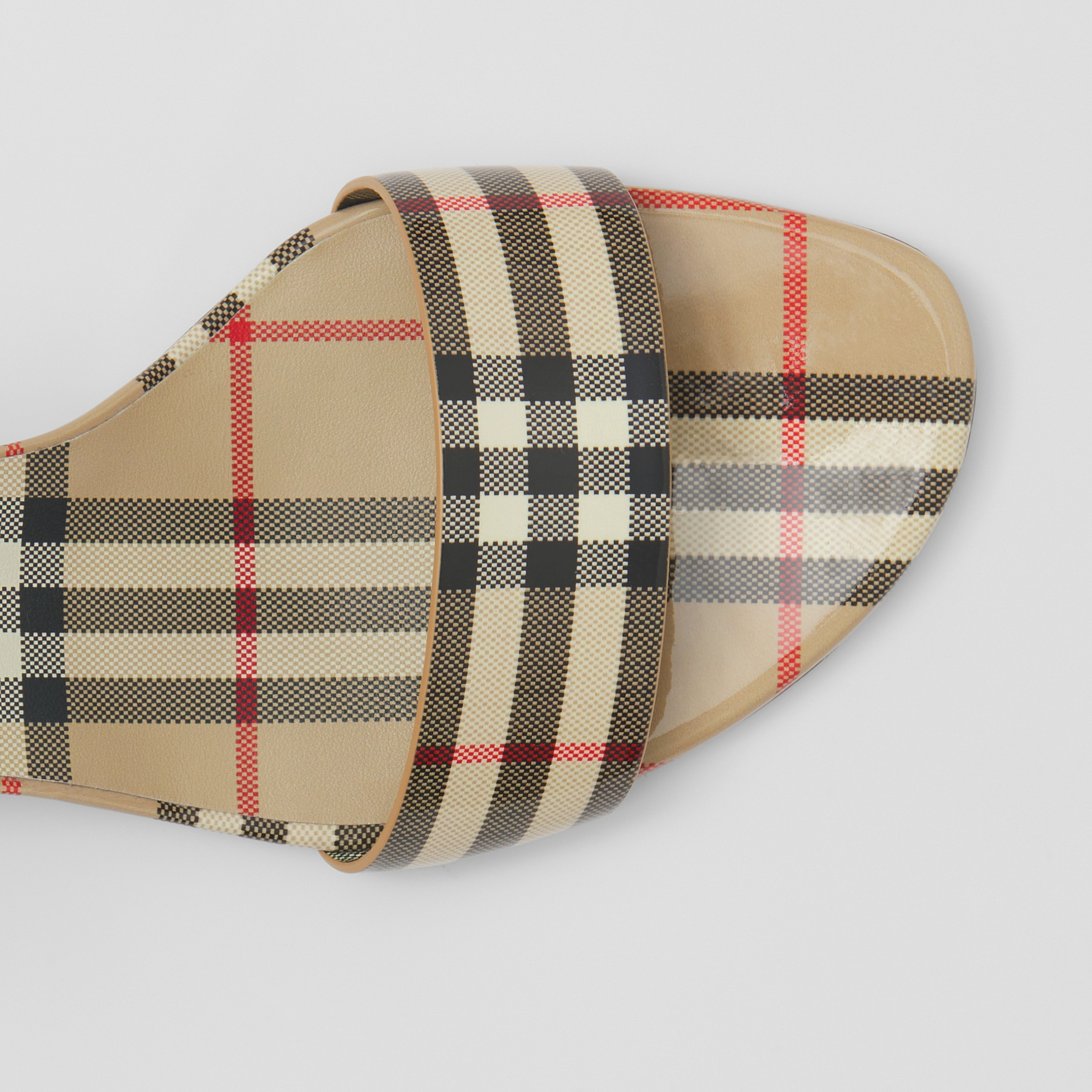 Sandaletten aus Lackleder im Vintage Check-Design (Vintage-beige) - Damen | Burberry® - 2