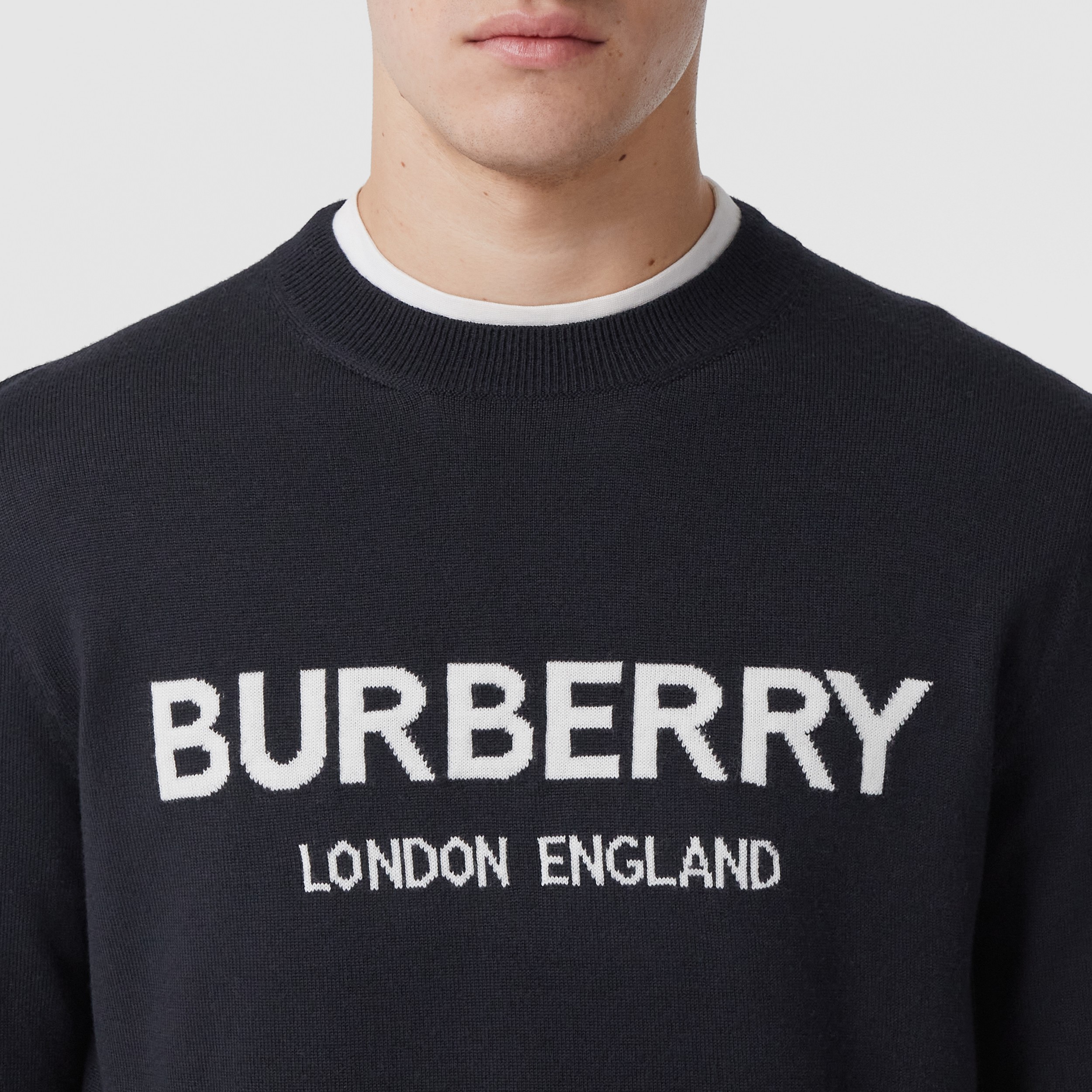 Suéter de lã com logotipo em intársia (Azul Carvão) - Homens | Burberry® oficial - 2