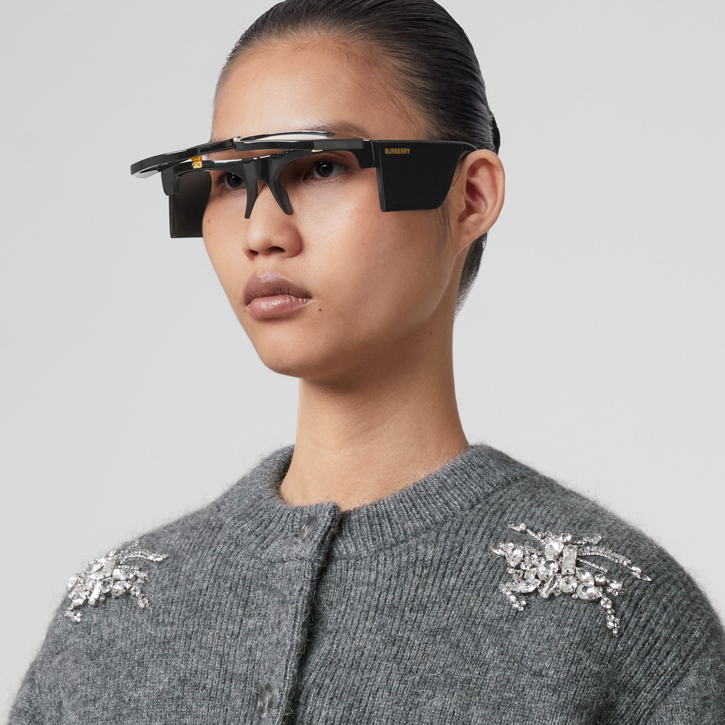 Flipup Cateye Frame Palmer Sunglasses in Black/black Women