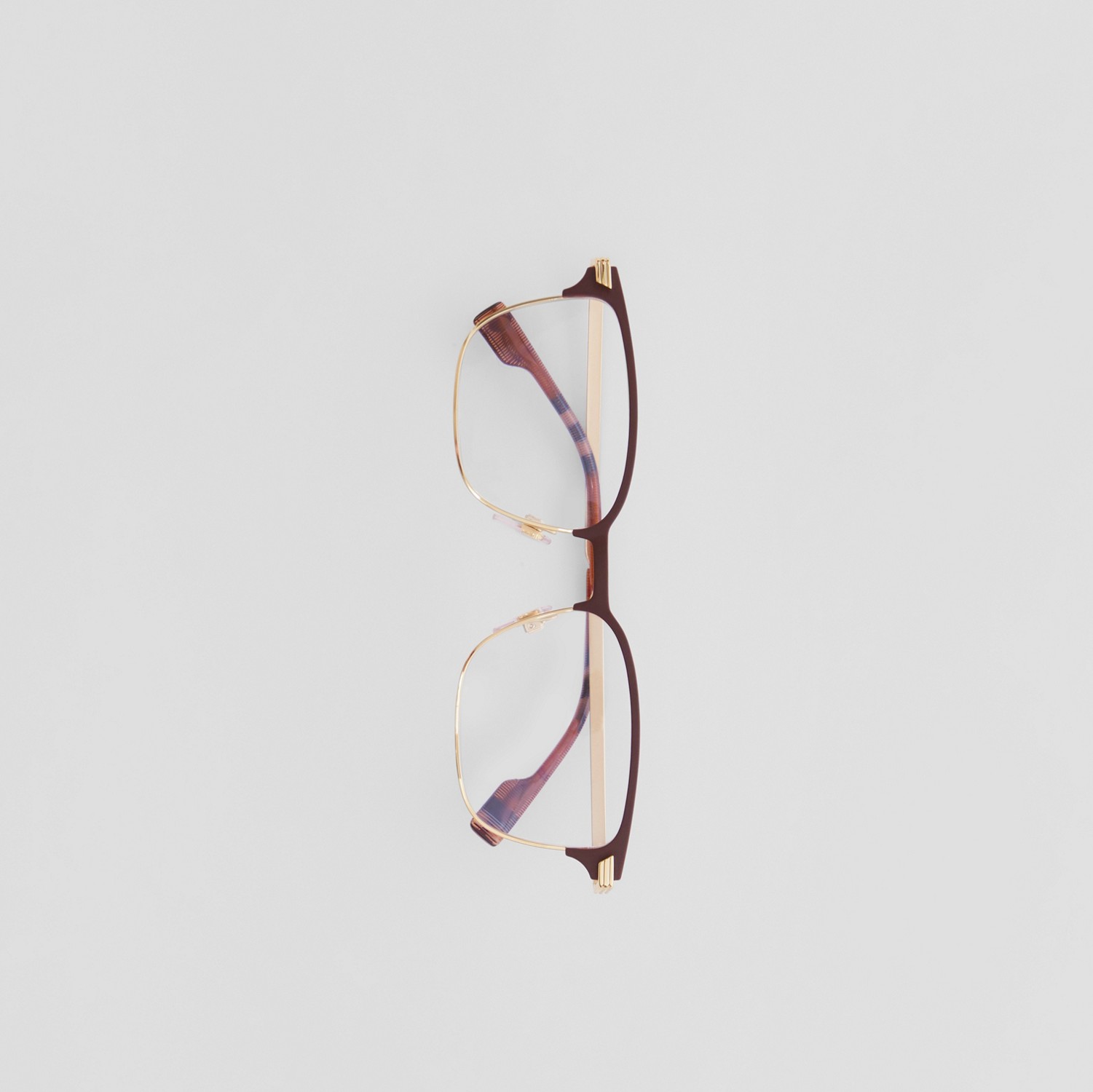 Óculos de grau com armação retangular
