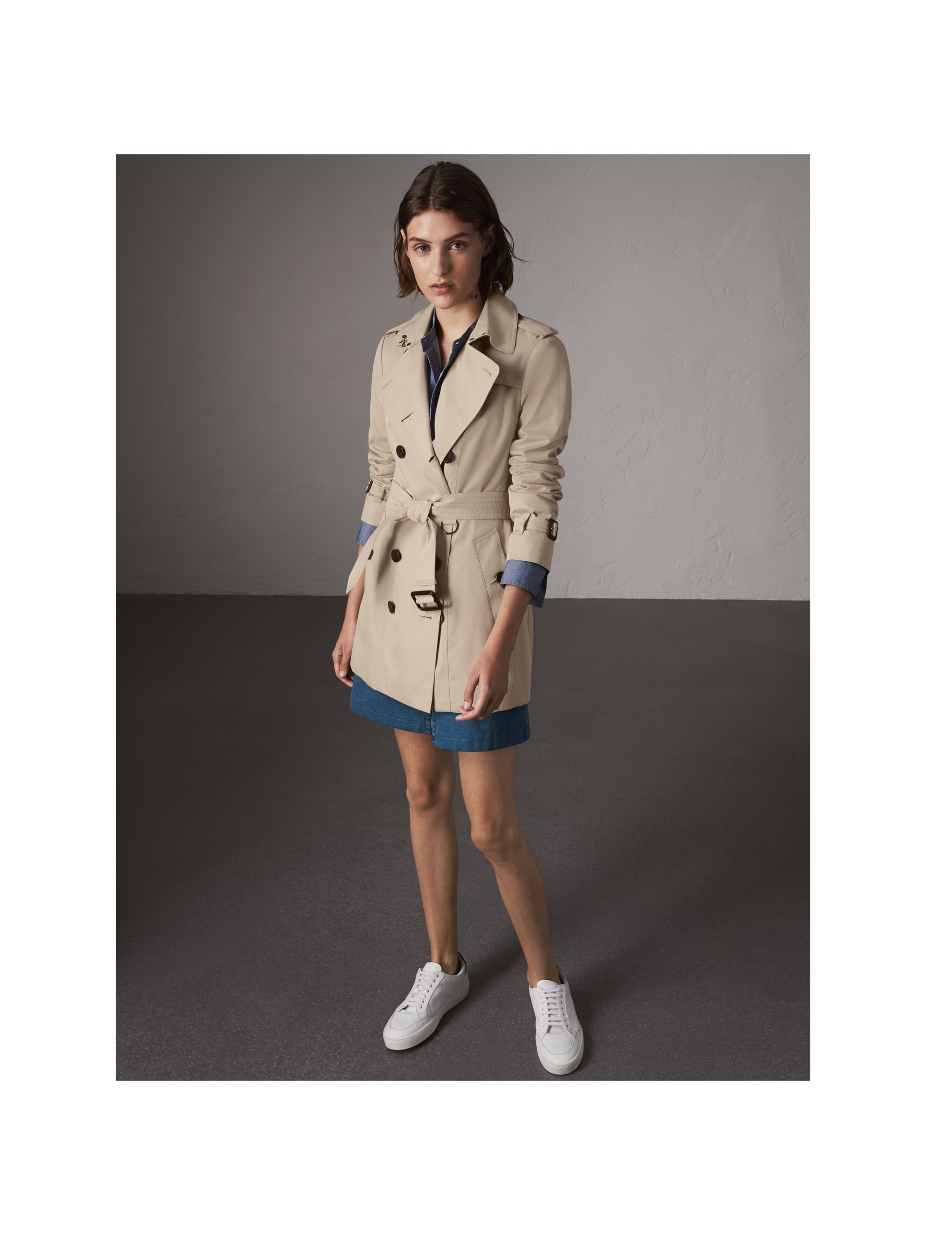 桑德林汉姆版型 - 短款 trench 风衣 (石色) - 女士 | burberry