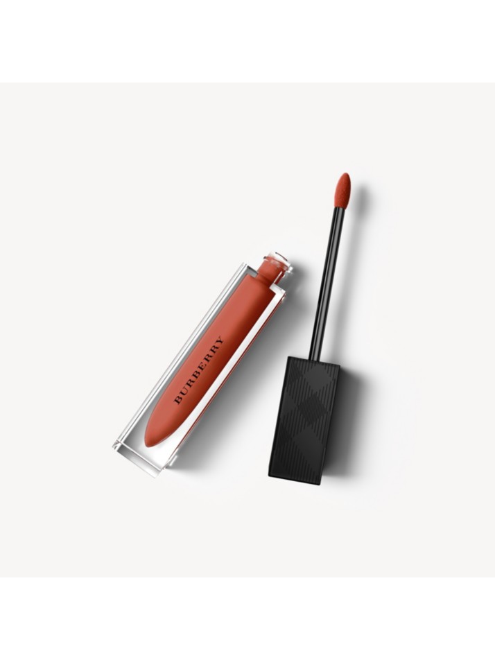 博柏利之吻漆光唇釉 – 深黄褐色 45 号