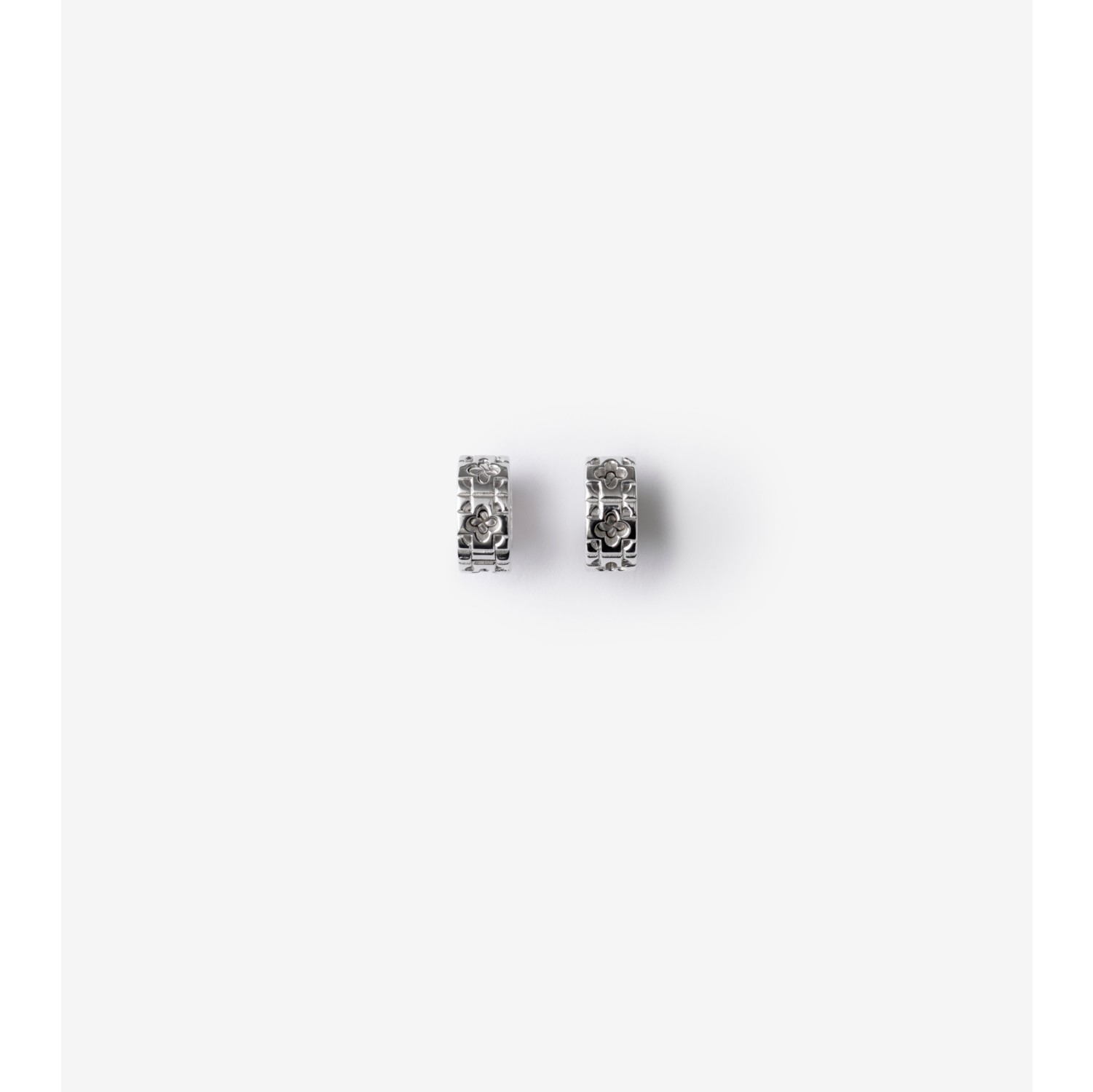 Burberry earrings store