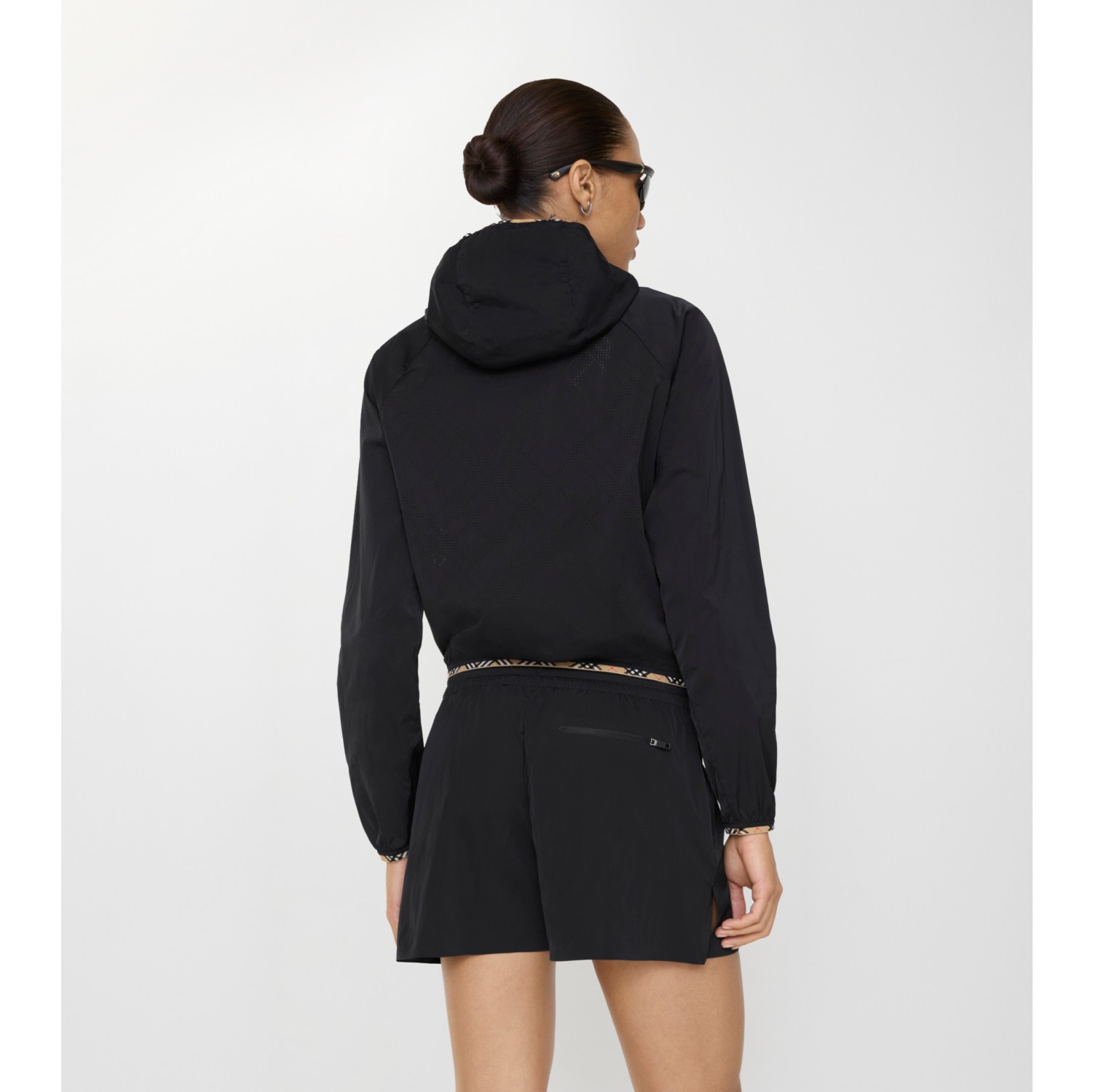 Giacca con cappuccio in nylon stretch