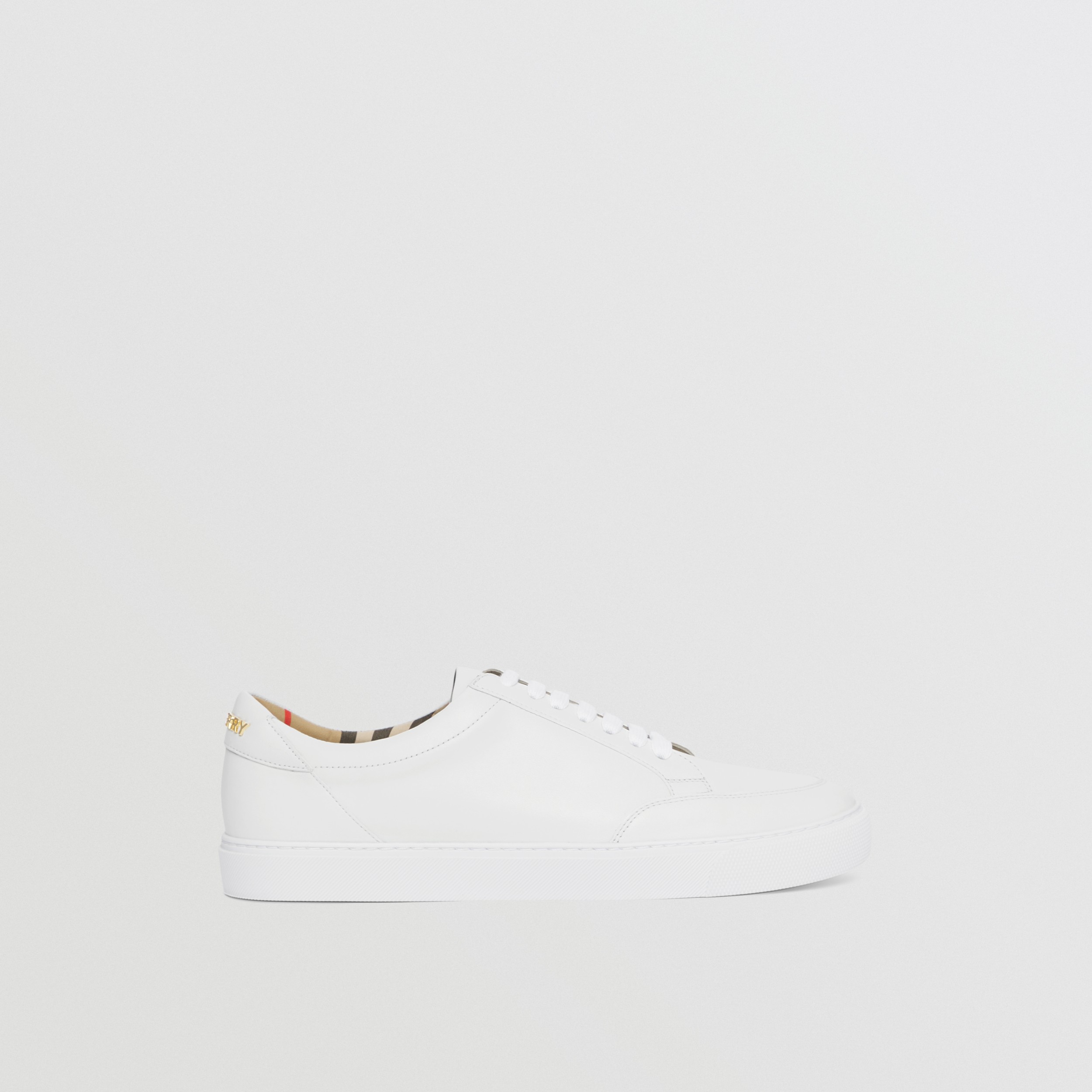 Arriba 78+ imagen burberry white sneakers womens