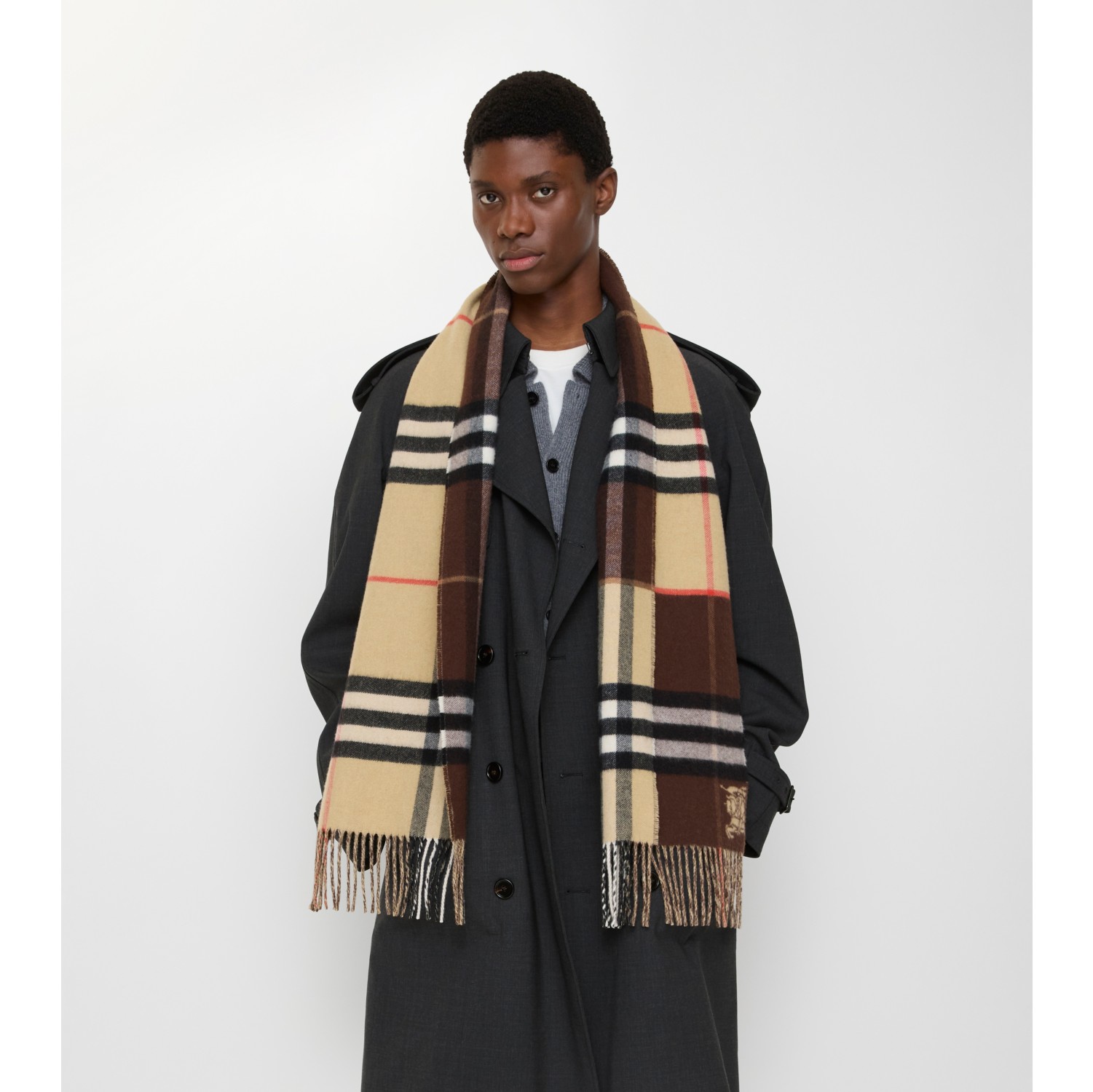 Contrast Check Cashmere Scarf in Sand beige/treacle brown | Burberry® Official