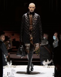 AW22 Runway Heroes | Burberry®️ Official AW22 Runway Heroes | Burberry®️ Official