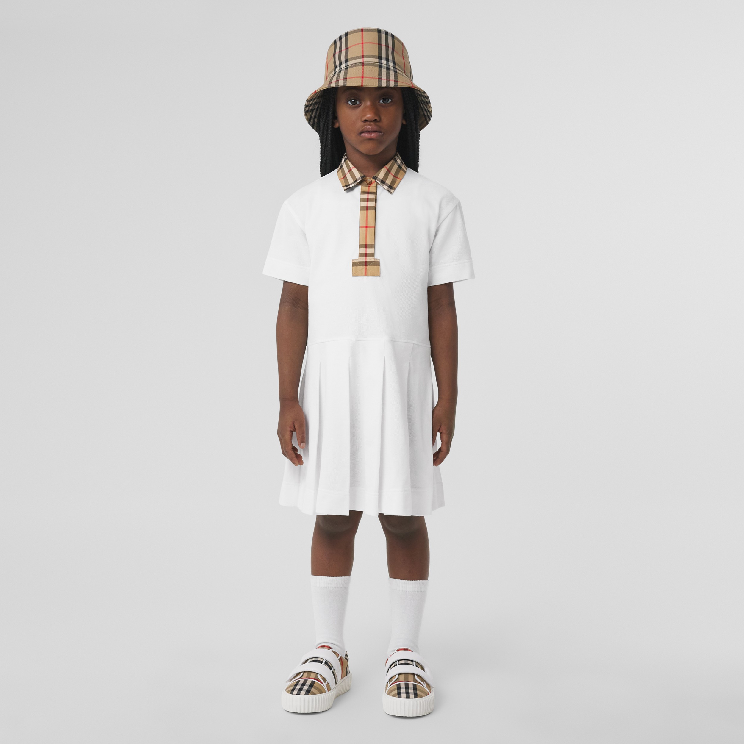 Poloshirtkleid aus Baumwollpiqué mit Vintage Check-Besatz (Weiß) | Burberry® - 3