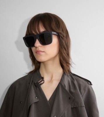 ウィメンズ デザイナーサングラス | Burberry® 公式サイト