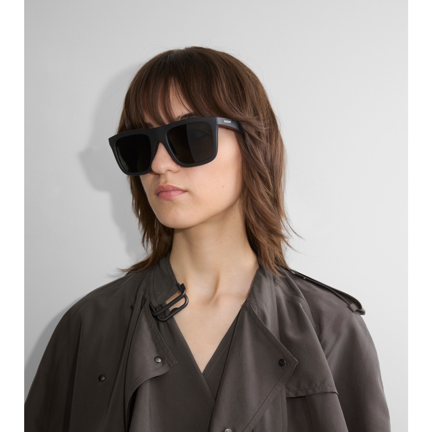 Lunettes de soleil carrées embossées Check