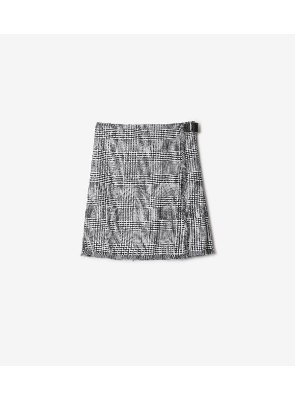 White burberry outlet golf skirt