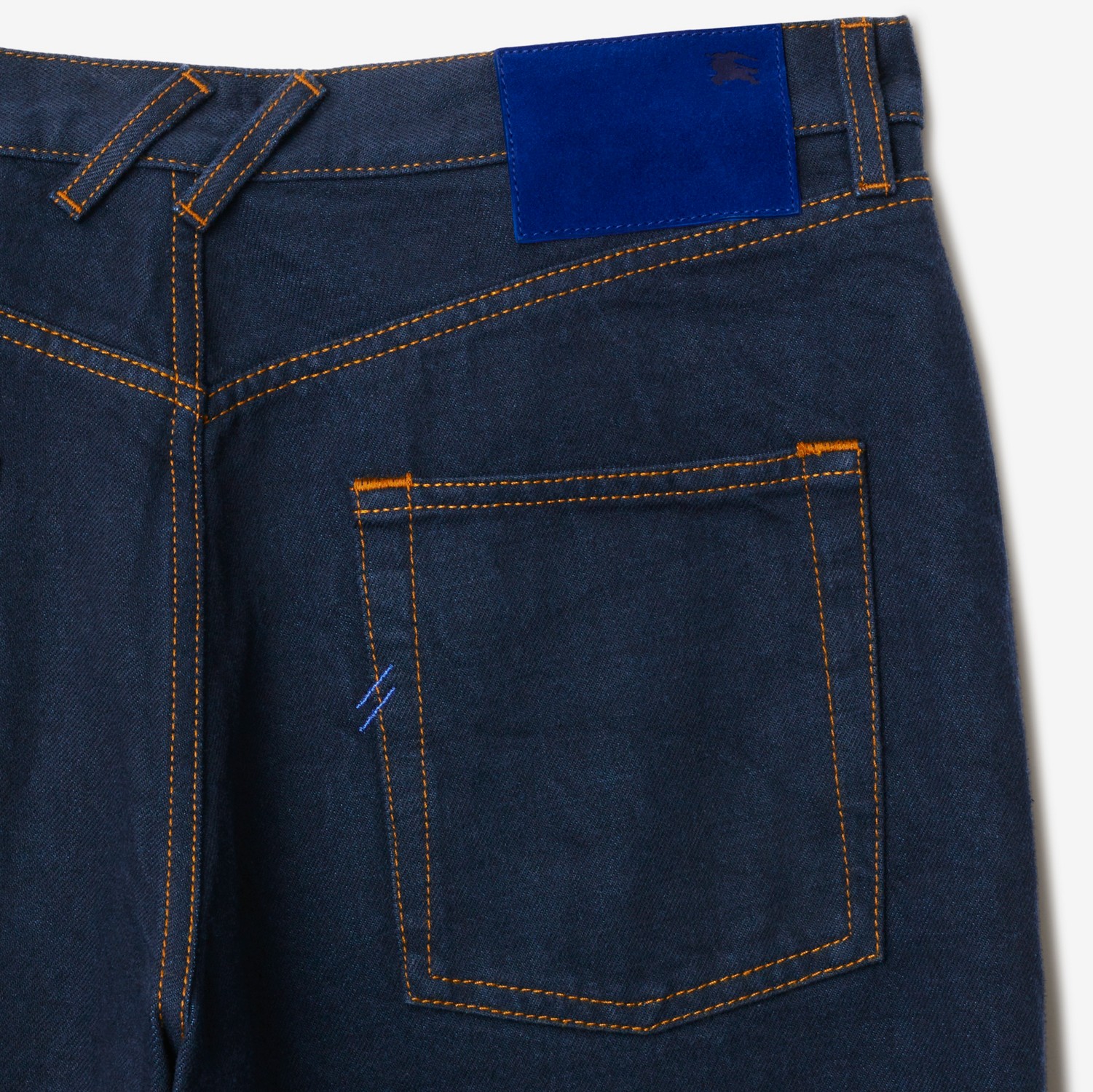 Calças jeans em brim pesado com corte regular