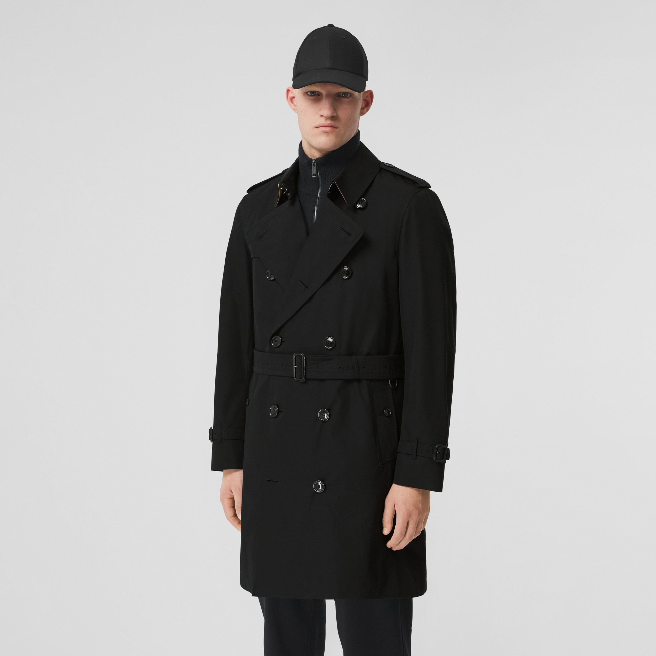 The Mid-length Chelsea Heritage Trench Coat in Black - Men | Burberry® Official - 1