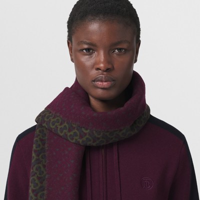 maroon burberry scarf