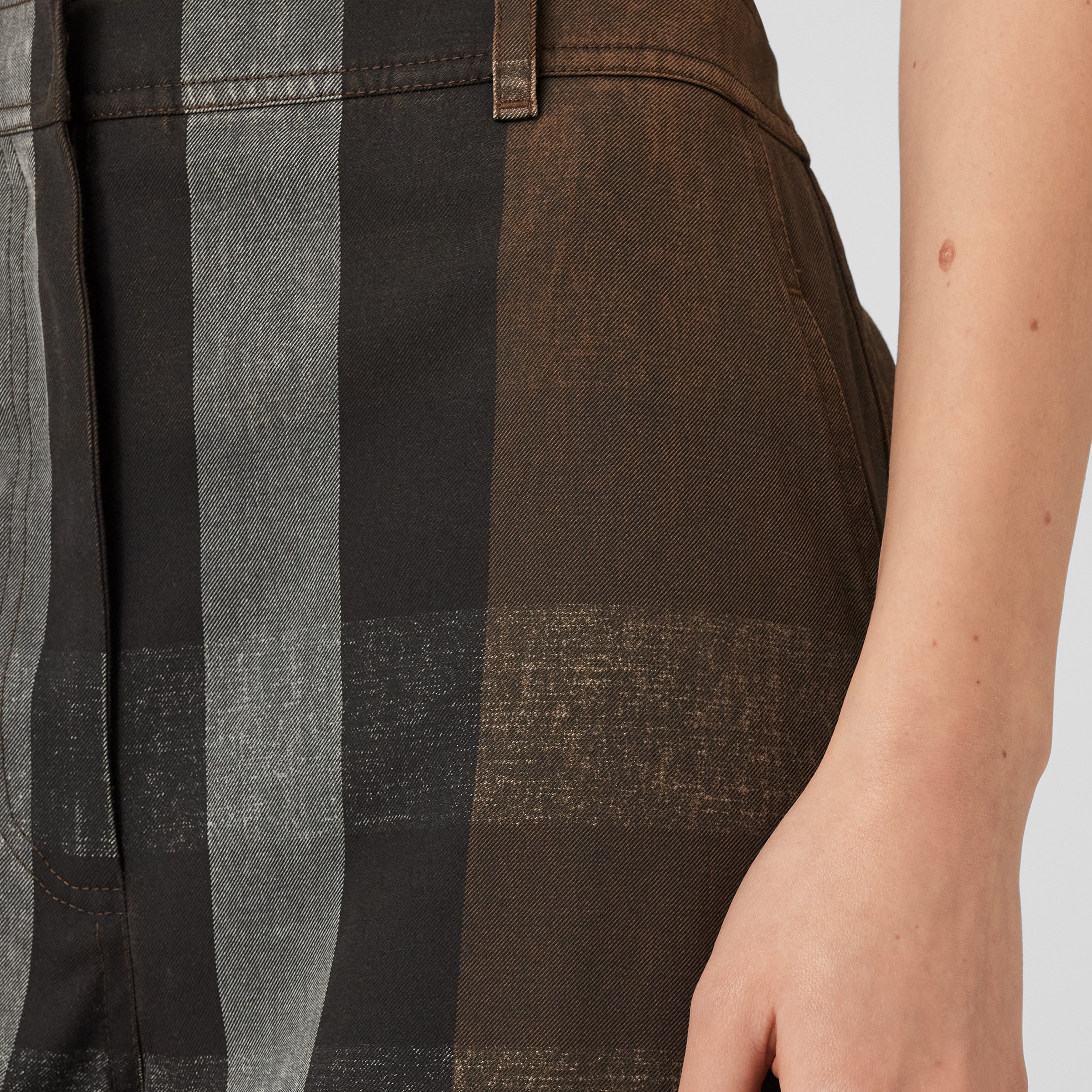 Pantalones anchos en mezcla de algodón a cuadros (Marrón Abedul Oscuro) - Mujer | Burberry® oficial - 2