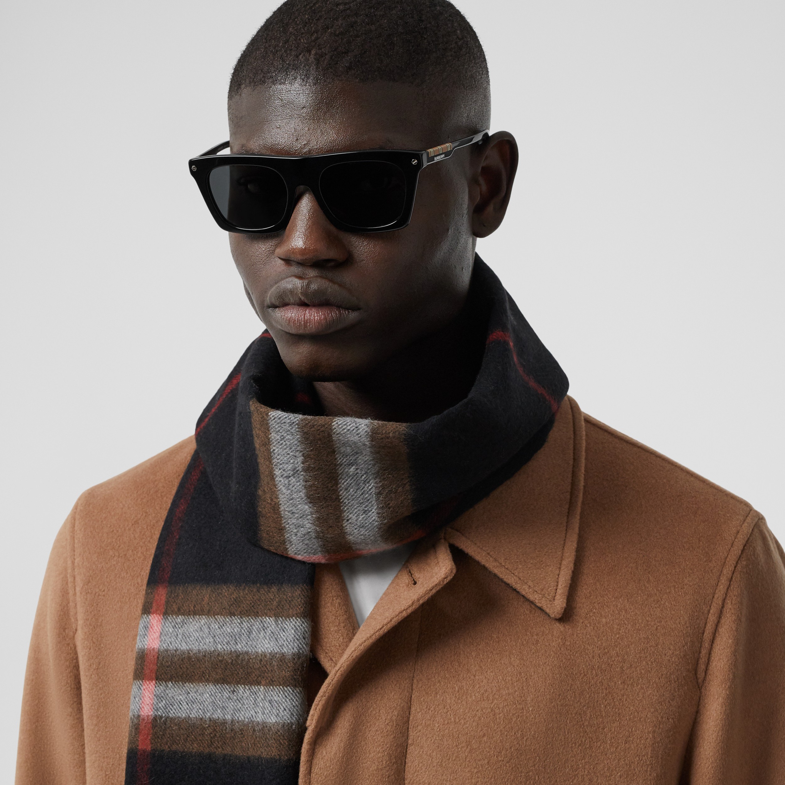 The Classic Check Cashmere Scarf in Black/brown | Burberry® Official - 4
